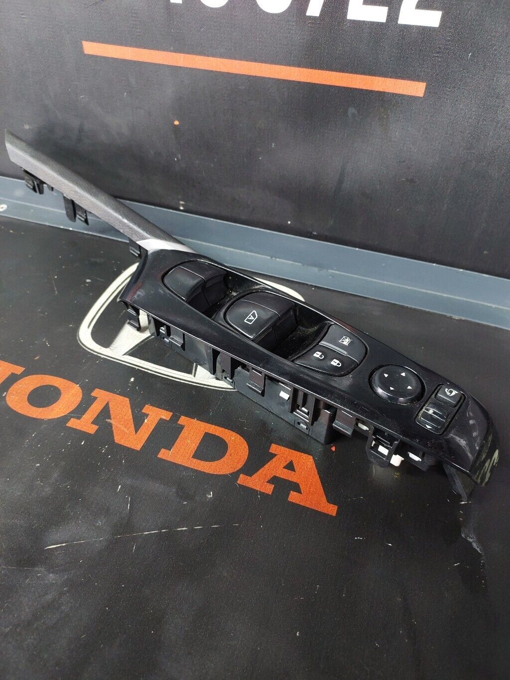 NISSAN JUKE O/S FRONT DOOR WINDOW SWITCHES 2021