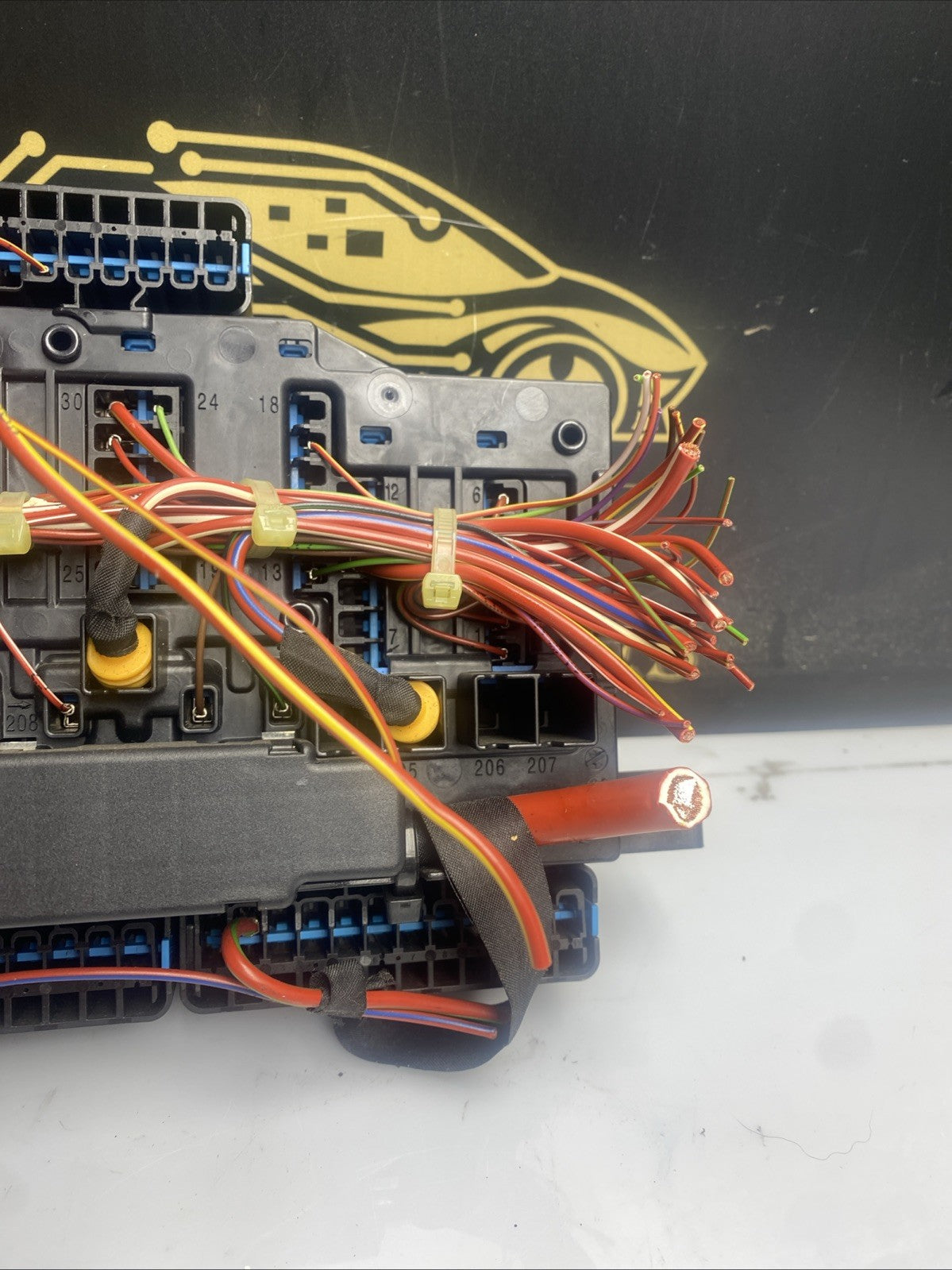 BMW X1 FUSE RELAY POWER DISTRIBUTION BOX 9270356 F48 2015-2022