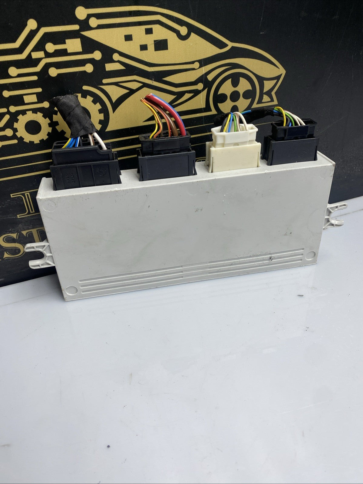 BMW 5 SERIES F10 F11 TAILGATE CONTROL MODULE ECU 7394651 2014