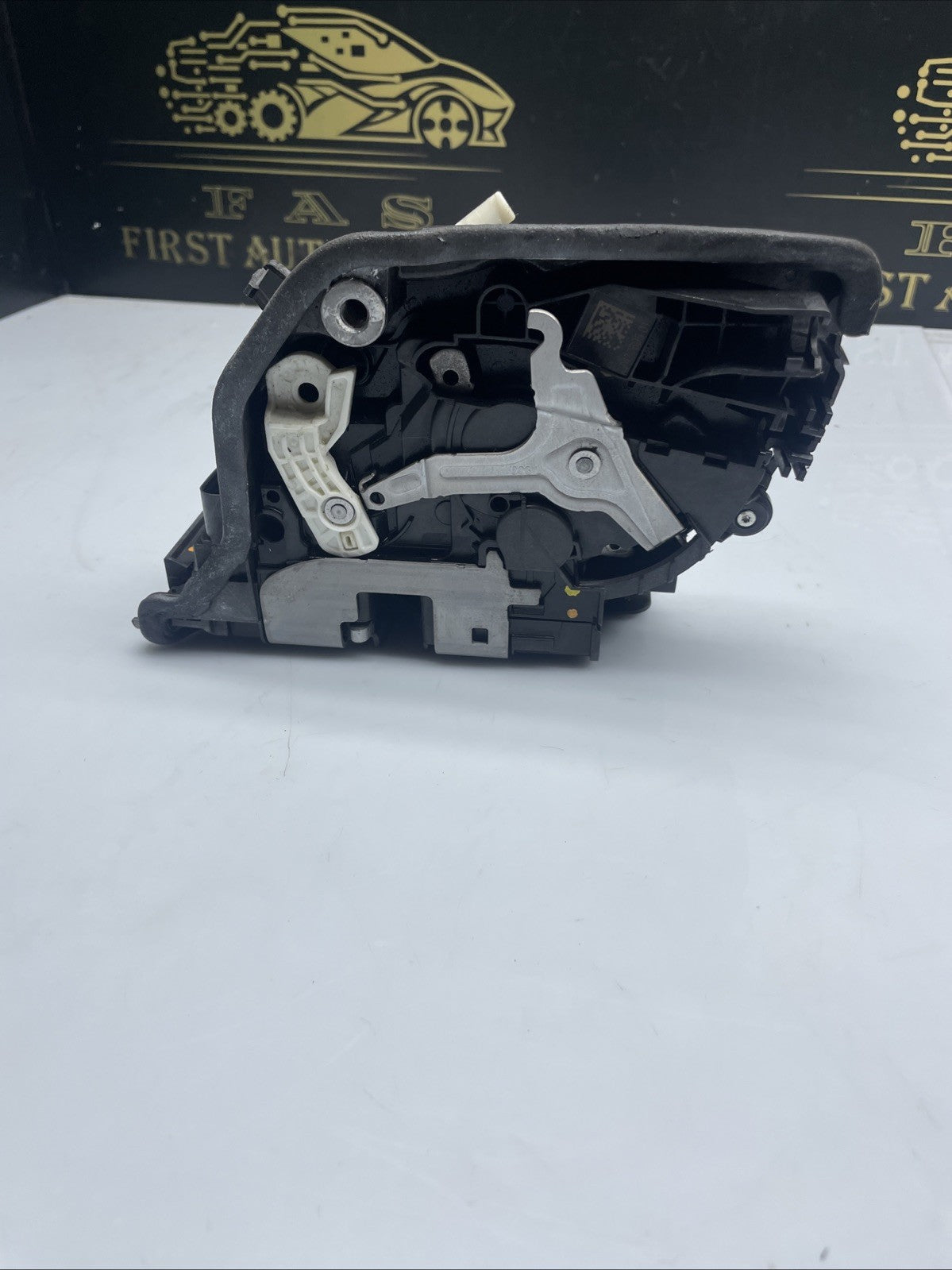BMW 520 G30 DOOR LOCK MECH LEFT FRONT 7477695