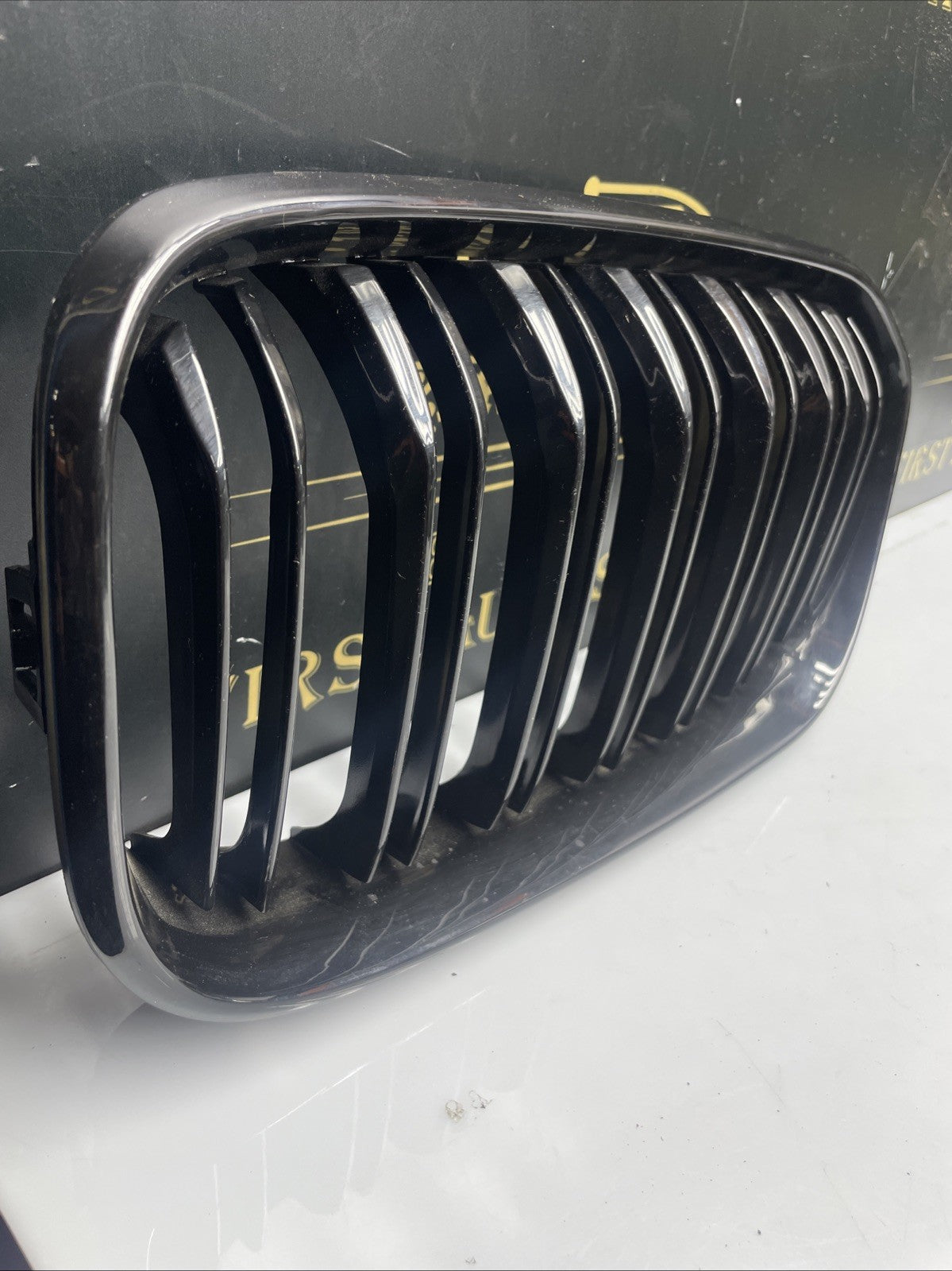 BMW 1 SERIES F20 F21 FRONT RIGHT KIDNEY GRILLE 7371748