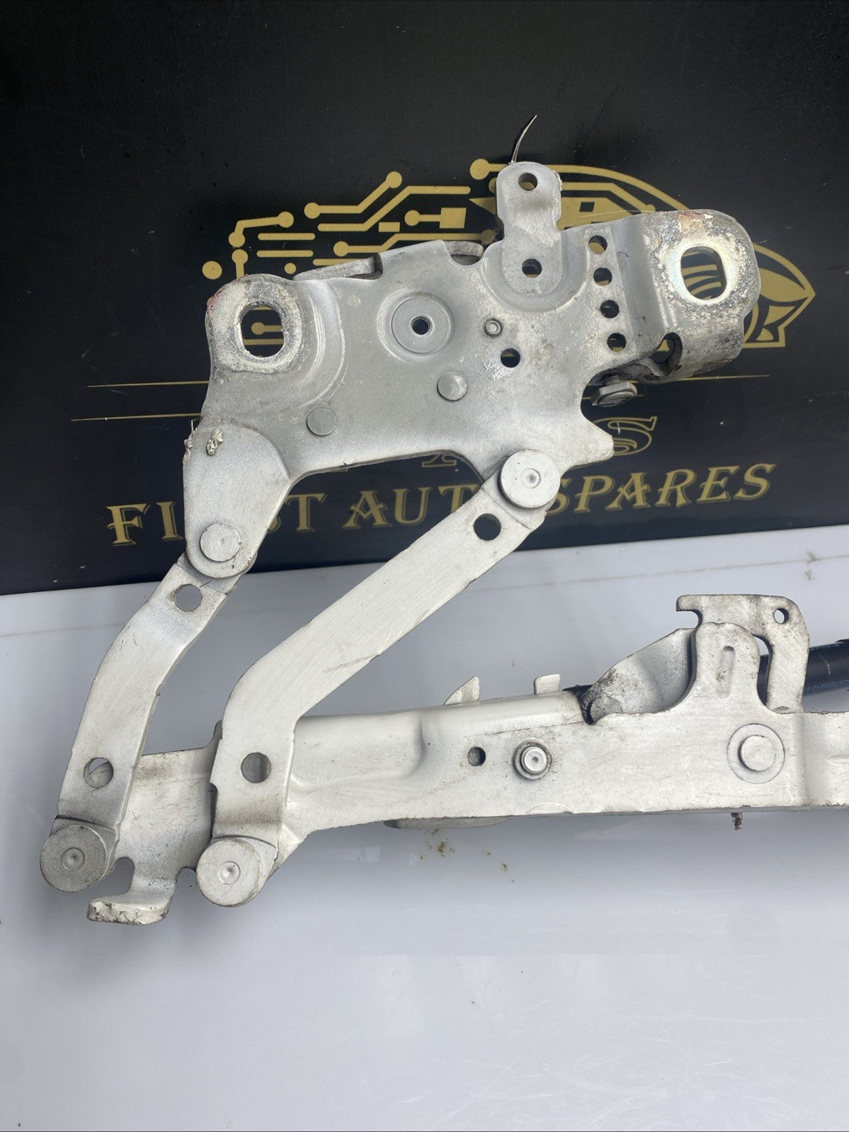 BMW 1 SERIES BONNET HINGE FRONT LEFT PASSENGER SIDE F20 2011-2015