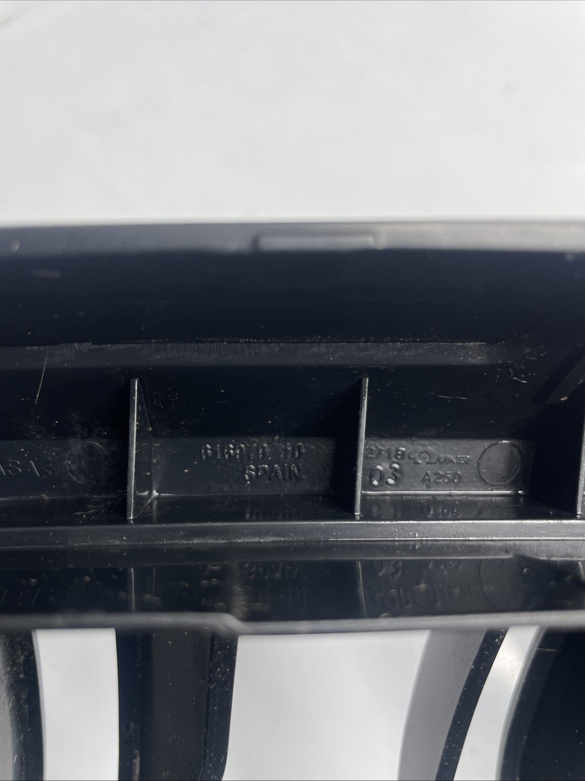 BMW M5 F90 Front Left Bumper Grill 8063173   616979