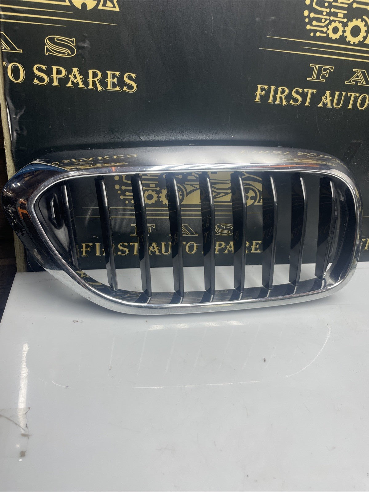 BMW 5  SERIES G30 2016-20 Front Right Driver side Radiator Grille 7473702