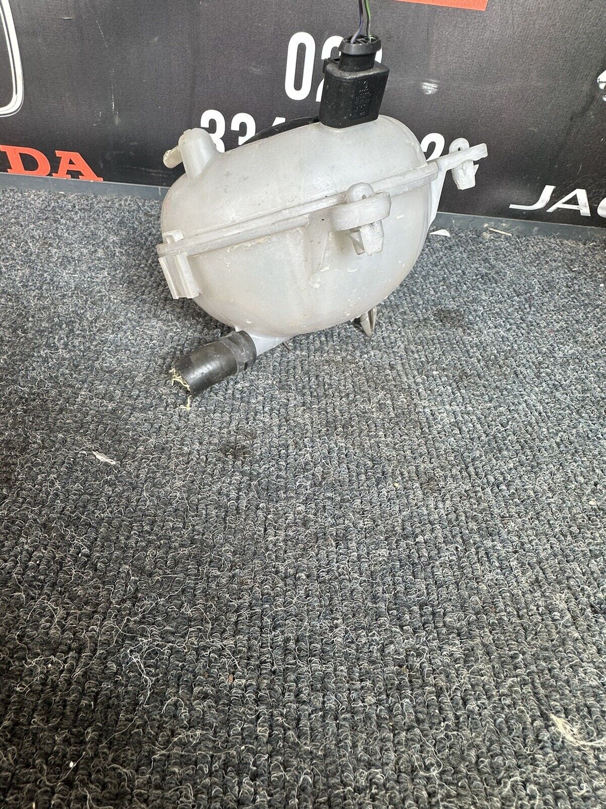 AUDI A3 8V  COOLANT HEADER EXPANSION TANK BOTTLE RESERVOIR 5Q0121407F 2016