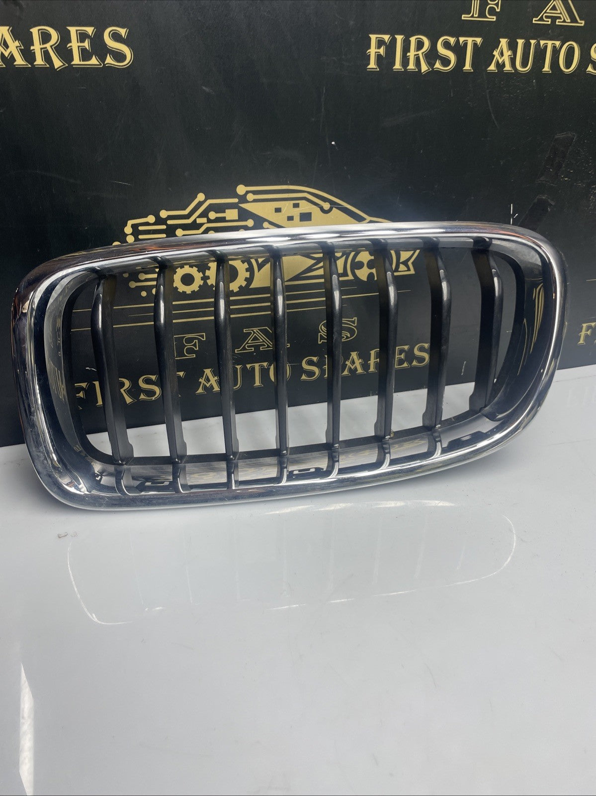 2016-2019 BMW 3 SERIES F30 F31 LCI PASSENGER FRONT BUMPER KIDNEY GRILLE 7405835