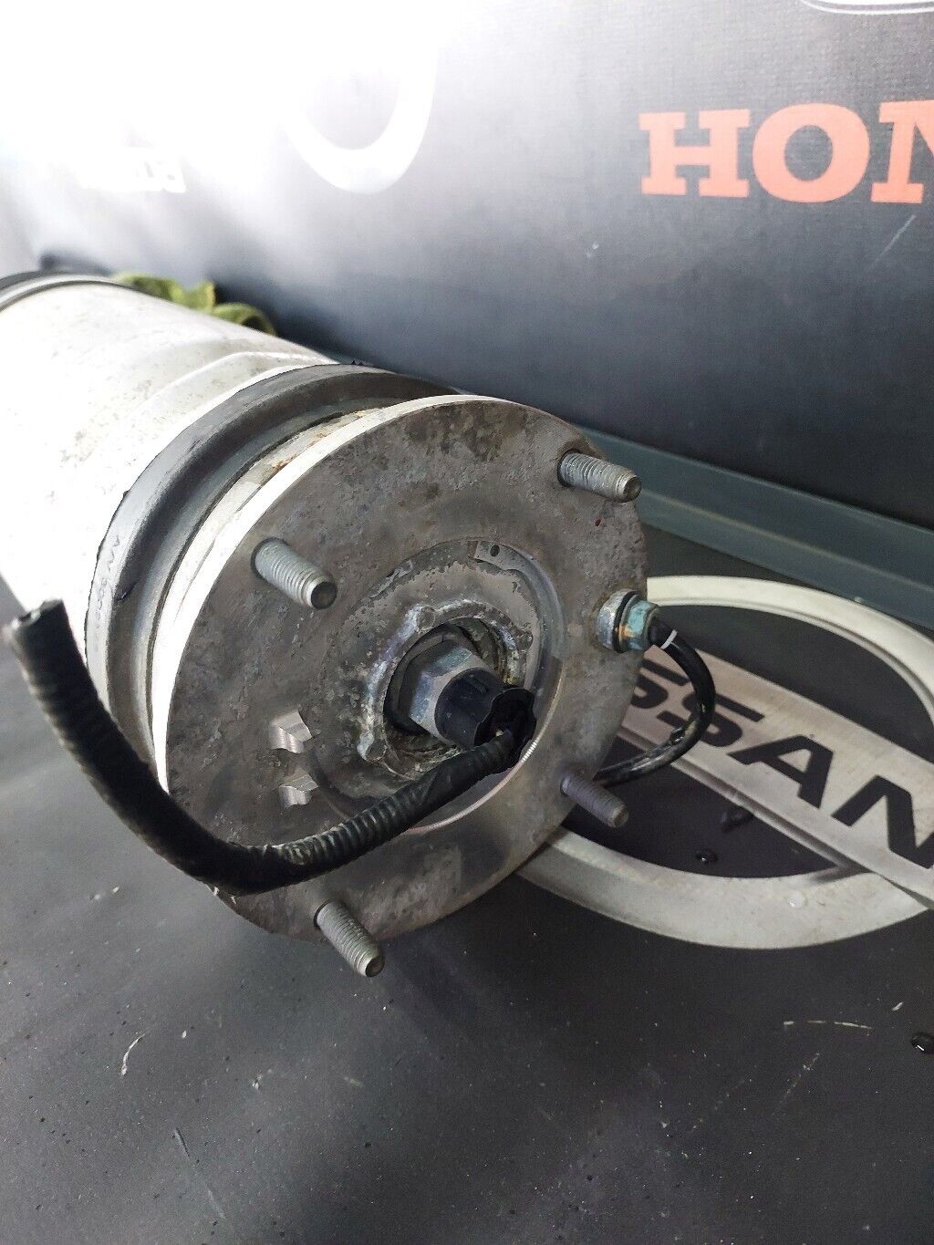 LAND ROVER RANGE ROVER SPORT 3.0 DIESEL O/S FRONT AIR SUSPENSION SHOCK 2017