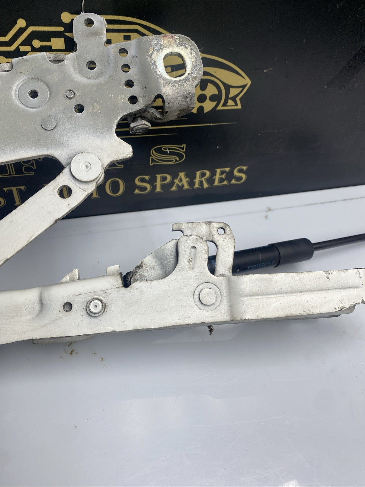 BMW 1 SERIES BONNET HINGE FRONT LEFT PASSENGER SIDE F20 2011-2015