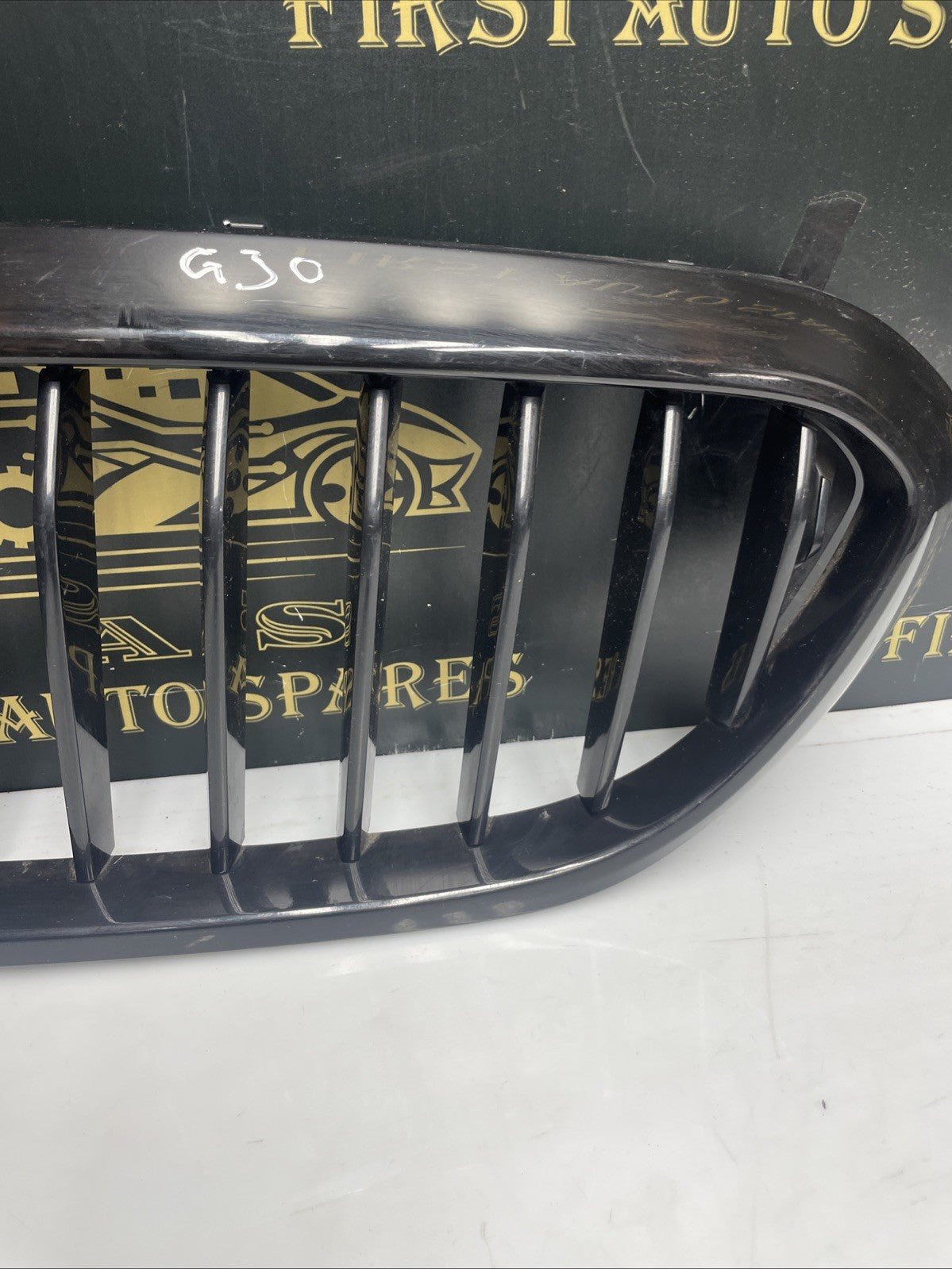 BMW 5 G30 Front Left Grill 7383519 2016 25615766