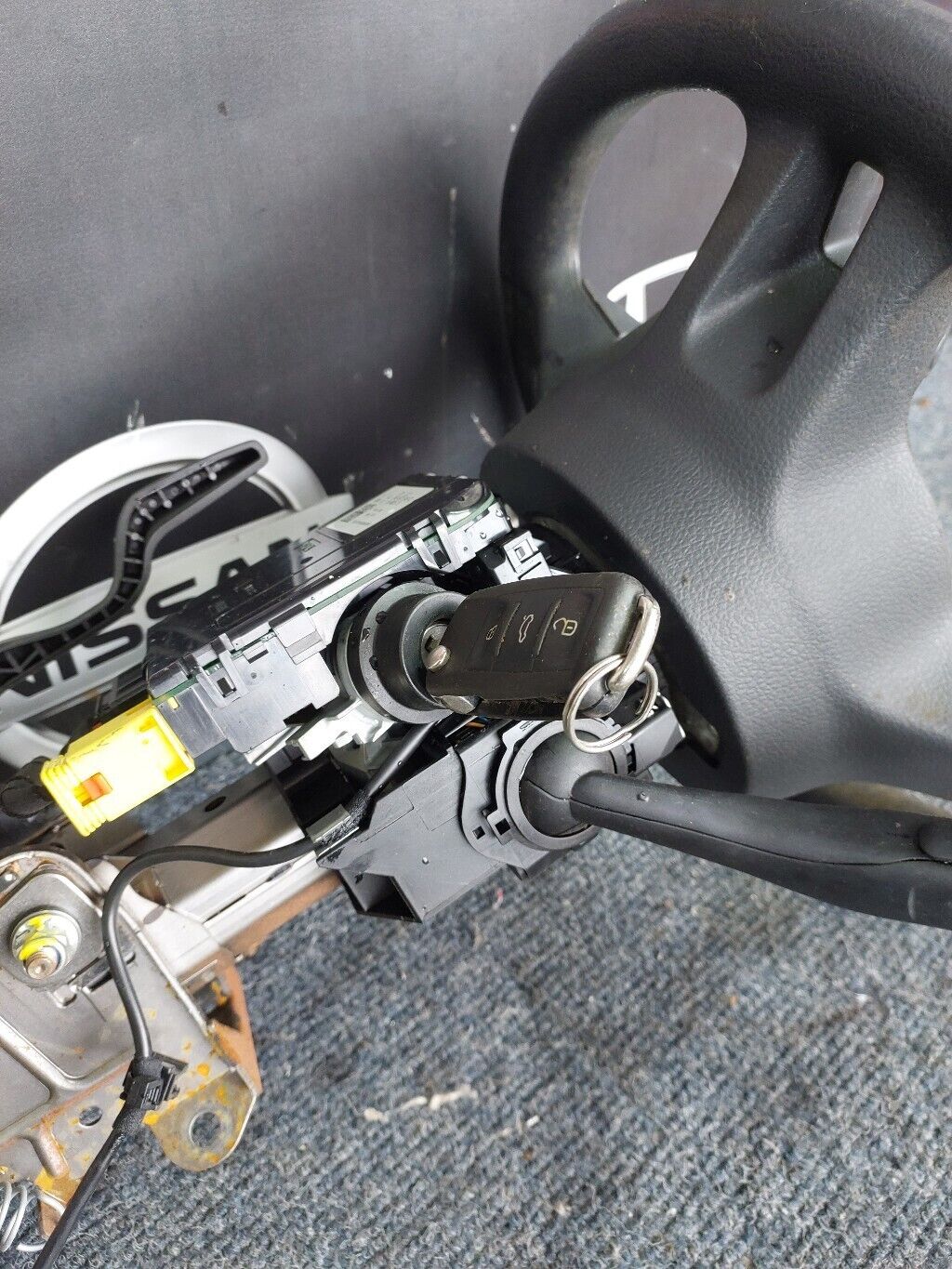 VOLKSWAGEN GOLF STEERING WHEEL COLUMN IGNITION COMPLETE  2010