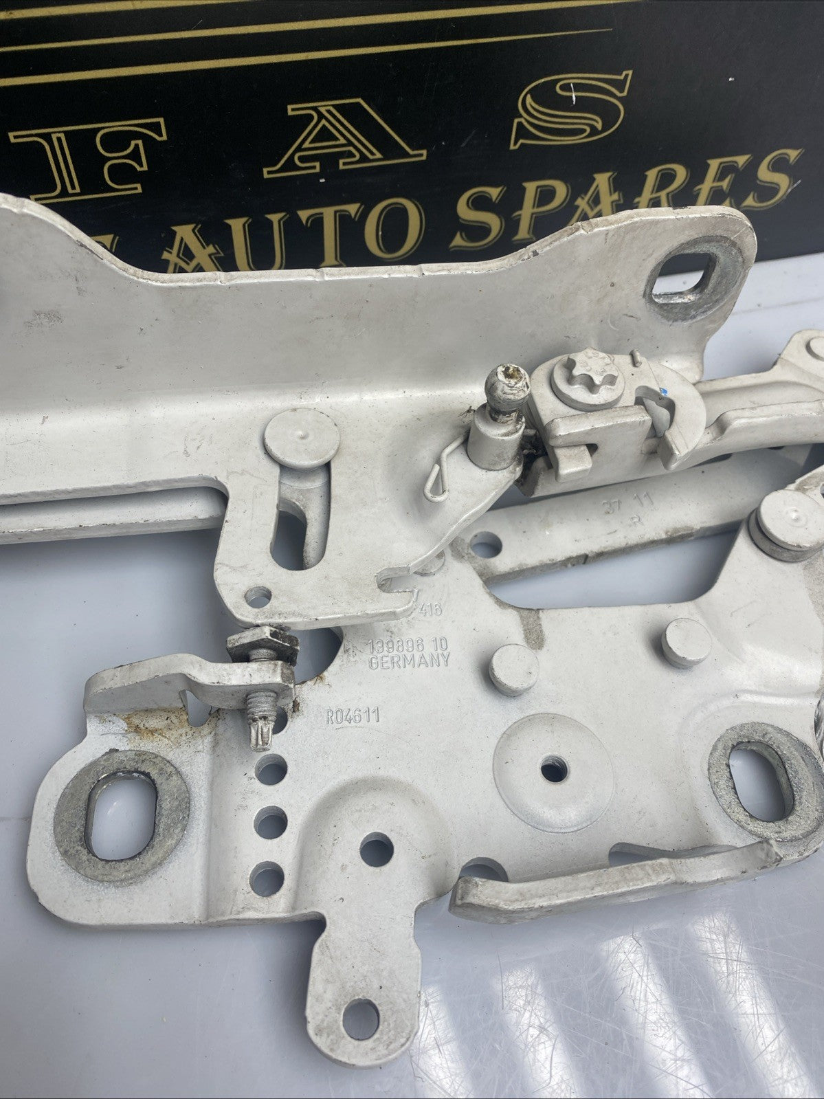 BMW 1 SERIES BONNET HINGE FRONT RIGHT PASSENGER SIDE F20 2011-2015