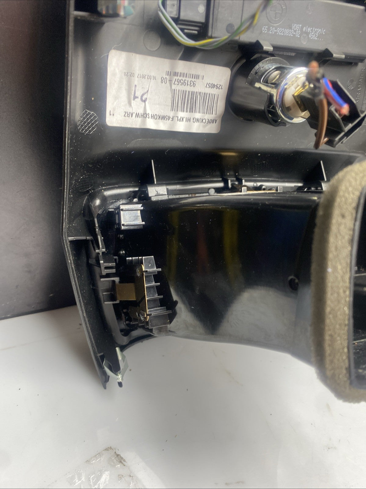 BMW 2 F45 2015 Rear air vent grill 9319567 DVV22869