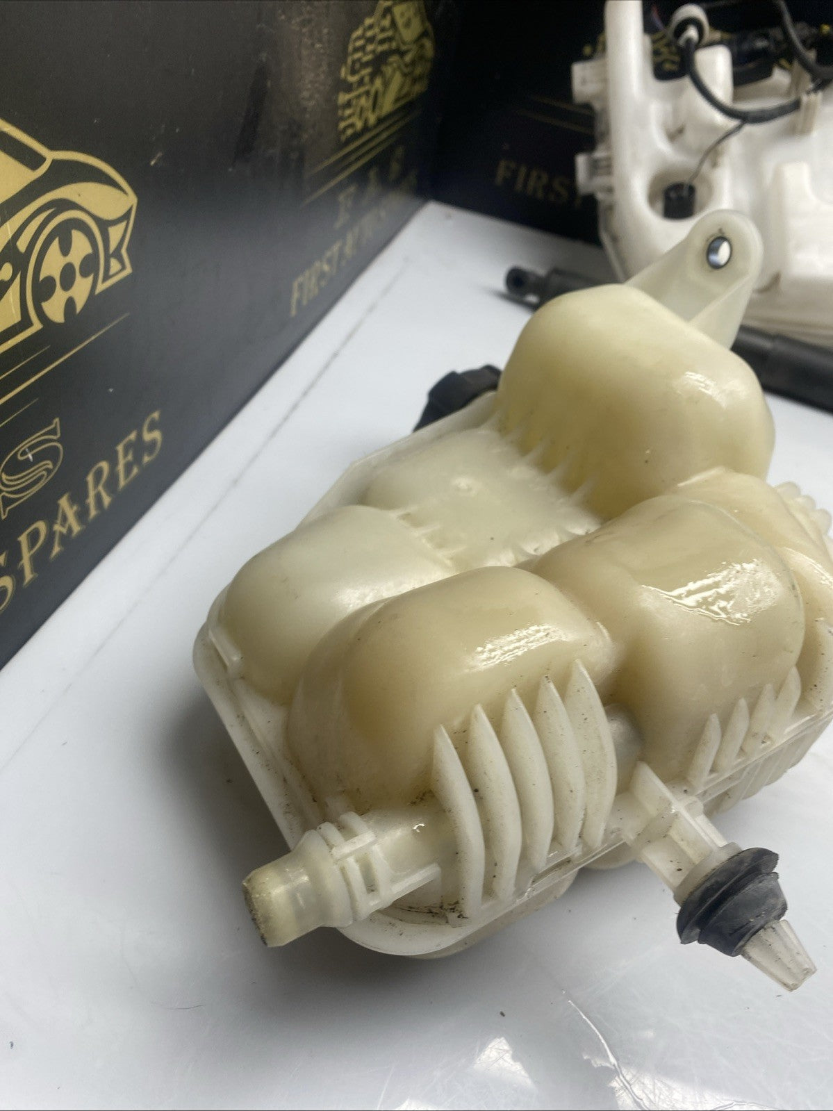 BMW 2 SERIES F45 F46 1.5 DIESEL B37 EXPANSION TANK OVERFLOW BOTTLE 8687503