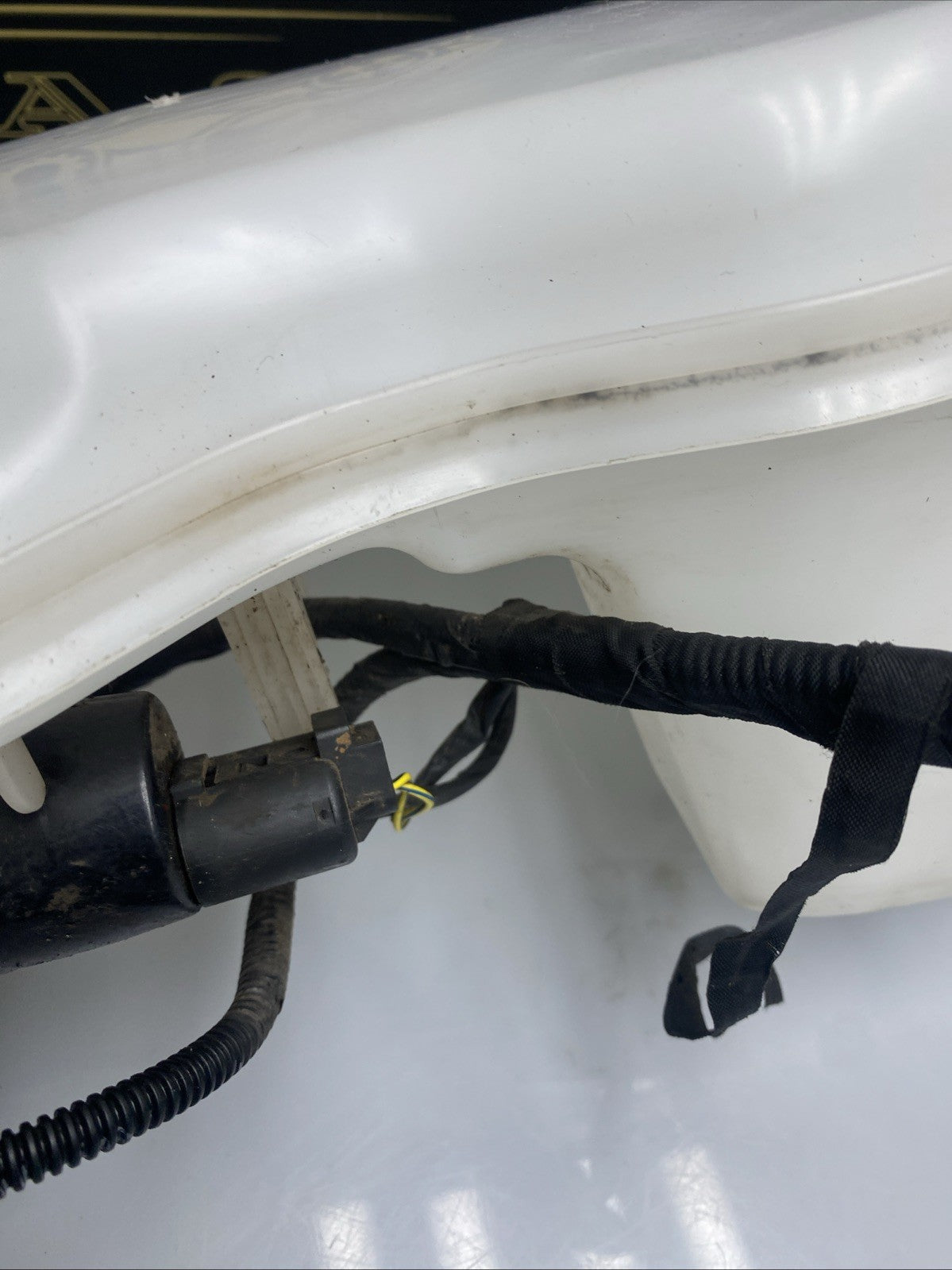 BMW 2 SERIES F45 WINDSCREEN WASHER BOTTLE TANK RESERVOIR 7331418