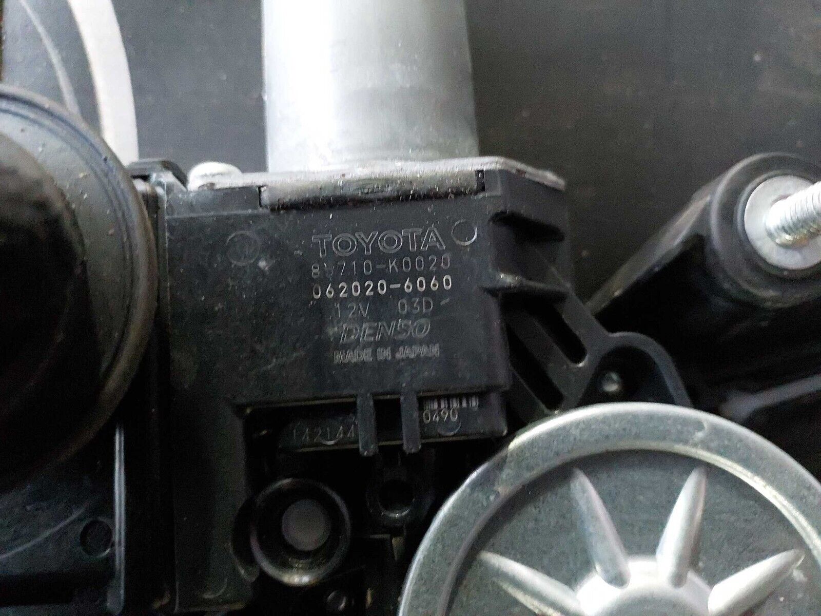 TOYOTA YARIS O/S FRONT WINDOW REGULATOR MOTOR