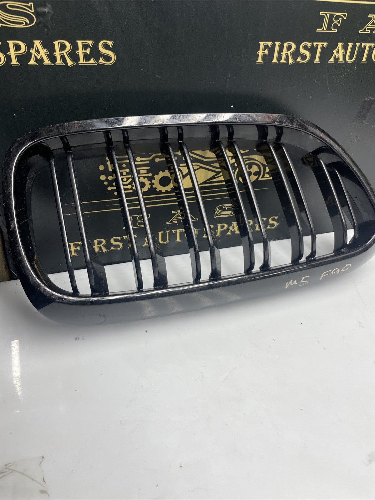BMW M5 F90 Front Left Bumper Grill 8063173   616979