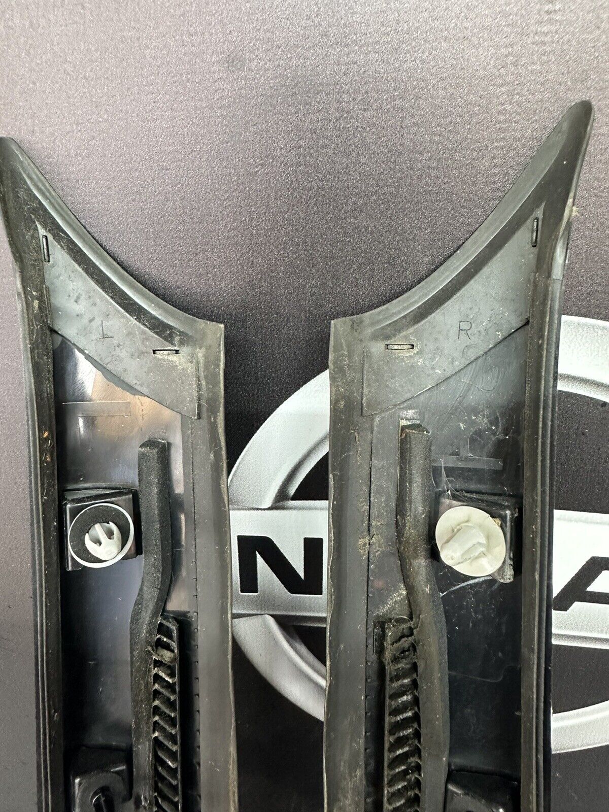 NISSAN JUKE F16 MK2 2019- 2023 FRONT WINDSCREEN SIDE PLASTIC PANELS