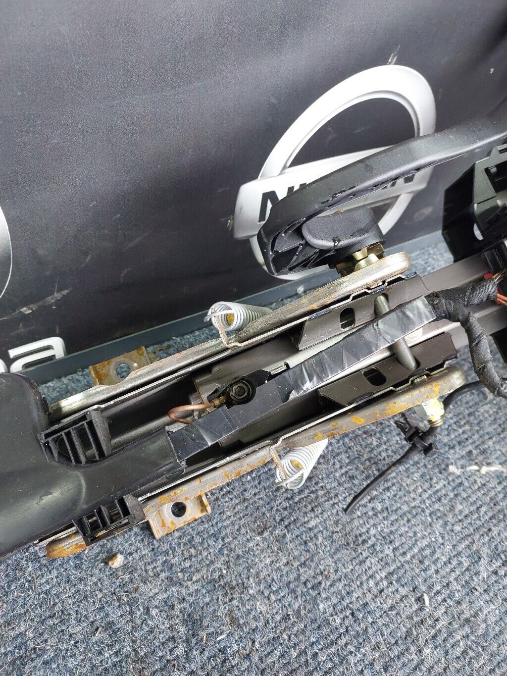 VOLKSWAGEN GOLF STEERING WHEEL COLUMN IGNITION COMPLETE  2010