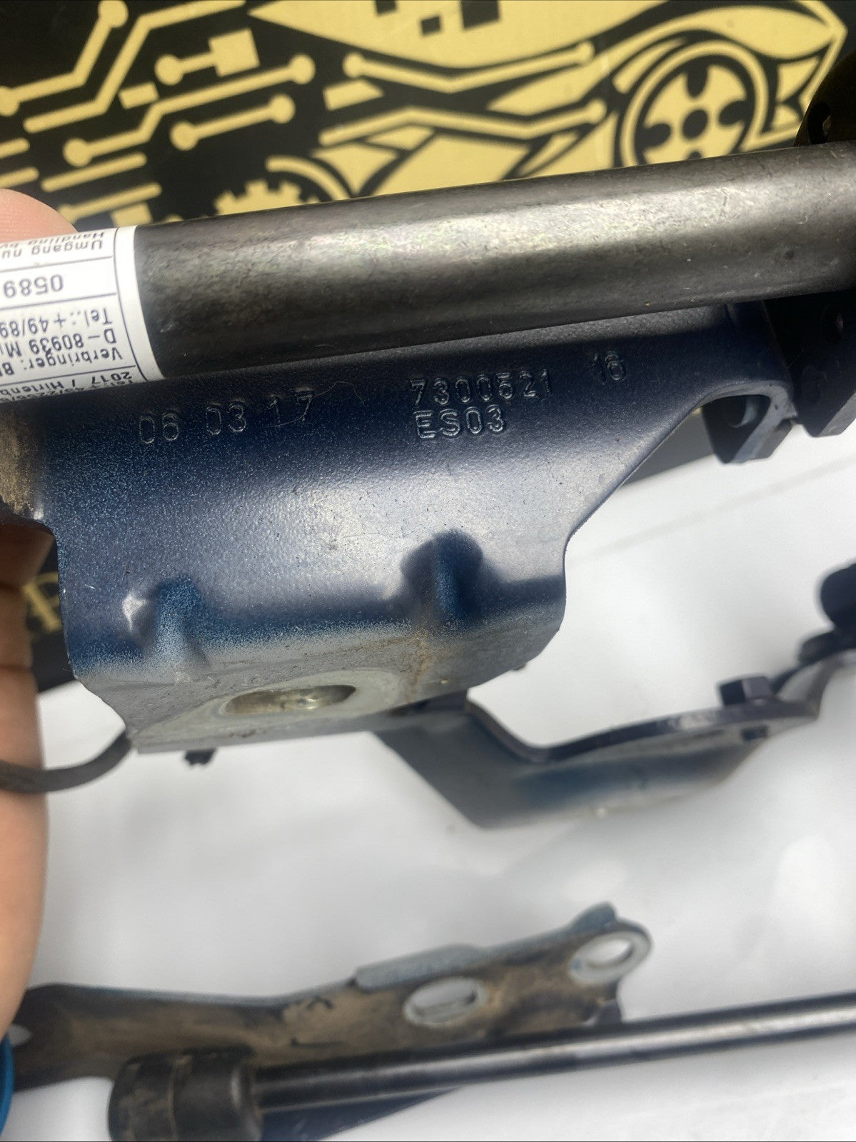 BMW 2 SERIES F45 F46 2015-2021 BONNET HINGE AND ACTUATOR LEFT N/S PASSENGER