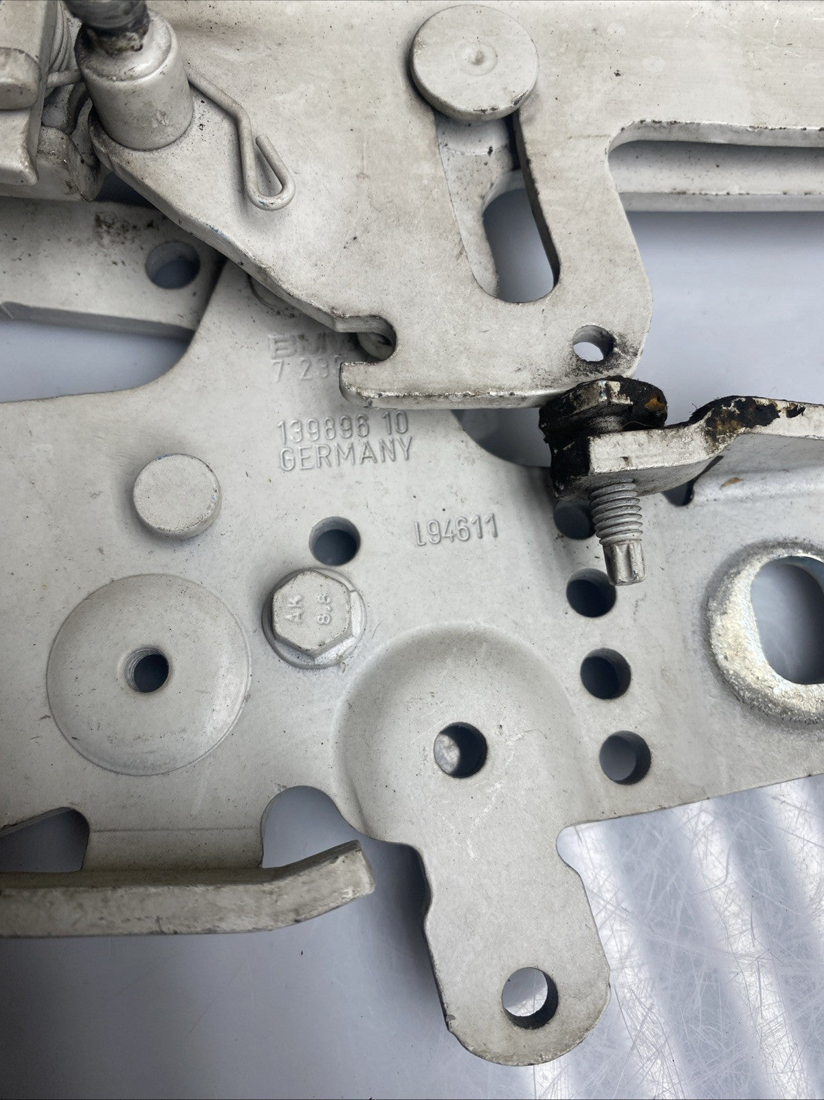 BMW 1 SERIES BONNET HINGE FRONT LEFT PASSENGER SIDE F20 2011-2015