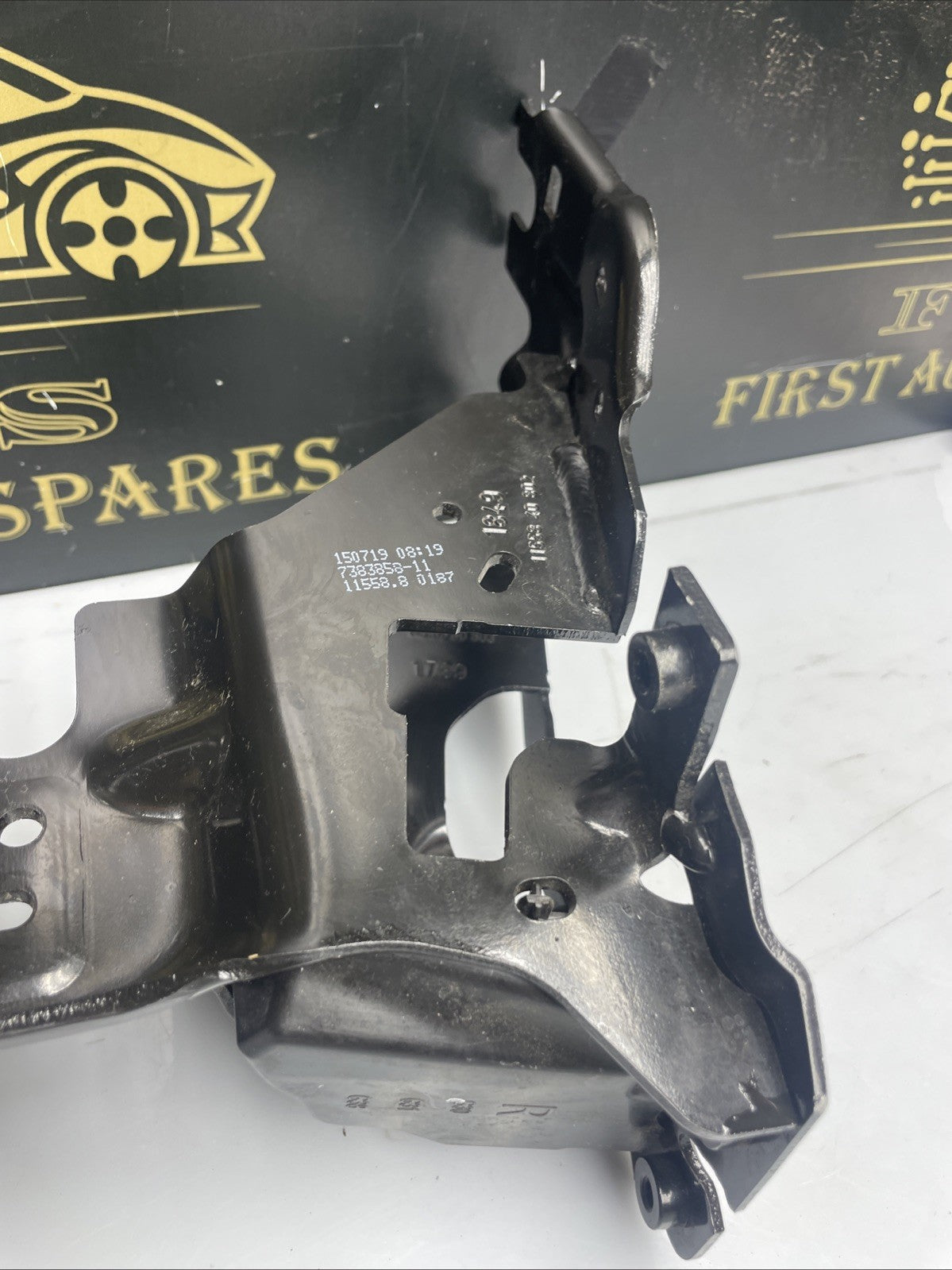 BMW 5 G30 G31 G38 2019 Front right headlight headlamp mounting bracket 7383858