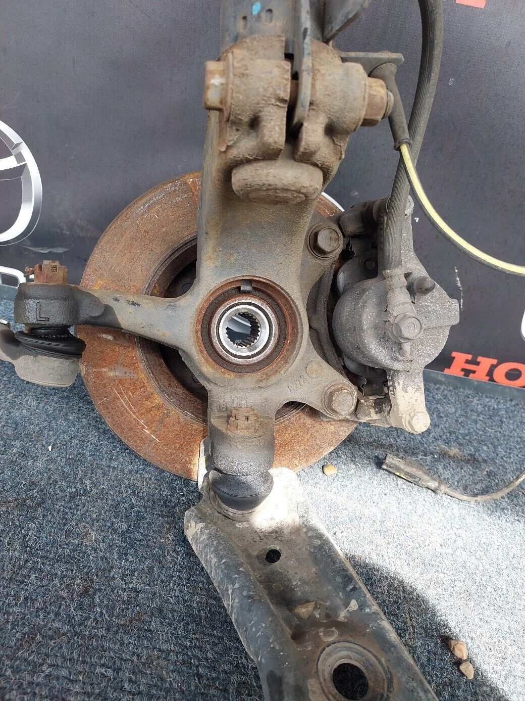 TOYOTA AYGO 2018 N/S FRONT COMPLETE SUSPENSION LEG LH