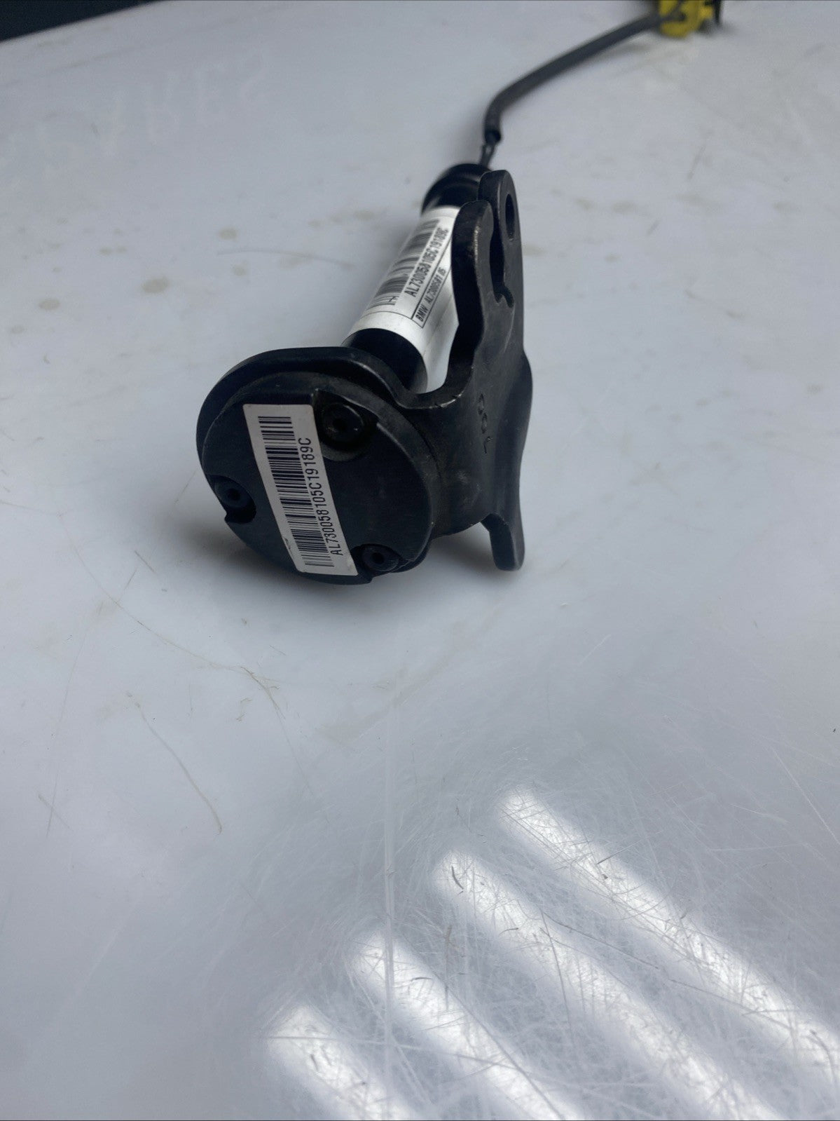  BMW X1  F48 FRONT PASSENGER SIDE BONNET HINGE ACTUATOR AL7300581 05