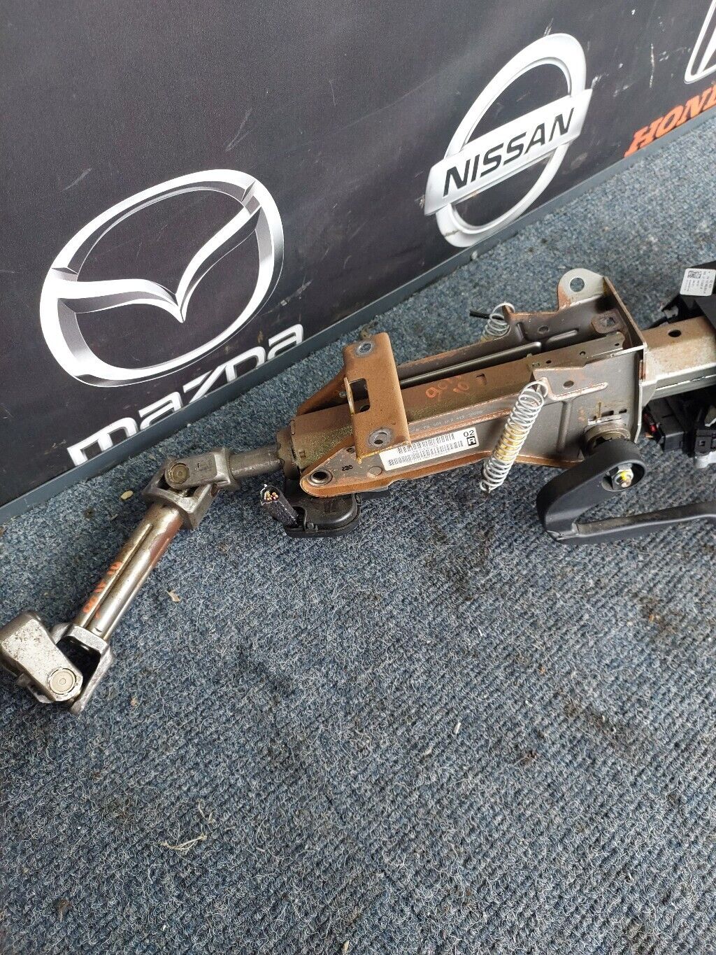 VOLKSWAGEN GOLF STEERING WHEEL COLUMN IGNITION COMPLETE  2010