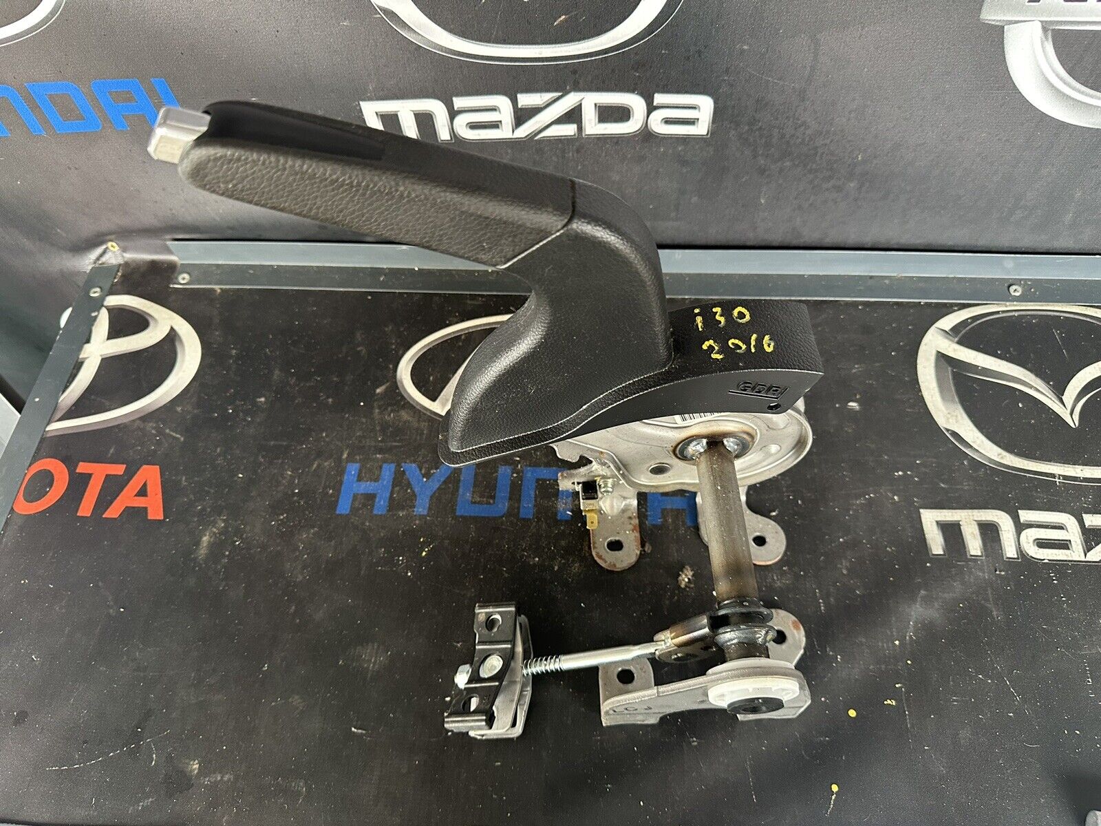 Hyundai I30 Handbrake Lever Handle Button Mk2 2016