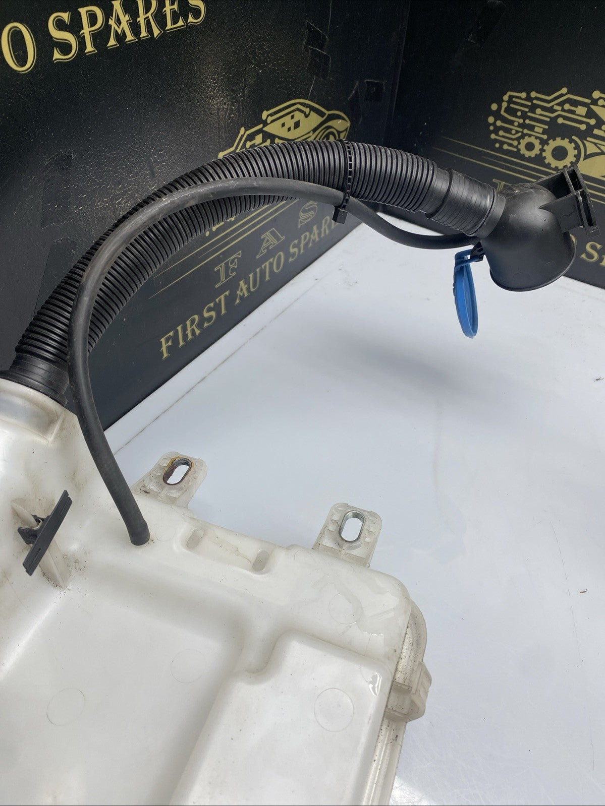 BMW 2 SERIES F45 WINDSCREEN WASHER BOTTLE TANK RESERVOIR 7331418