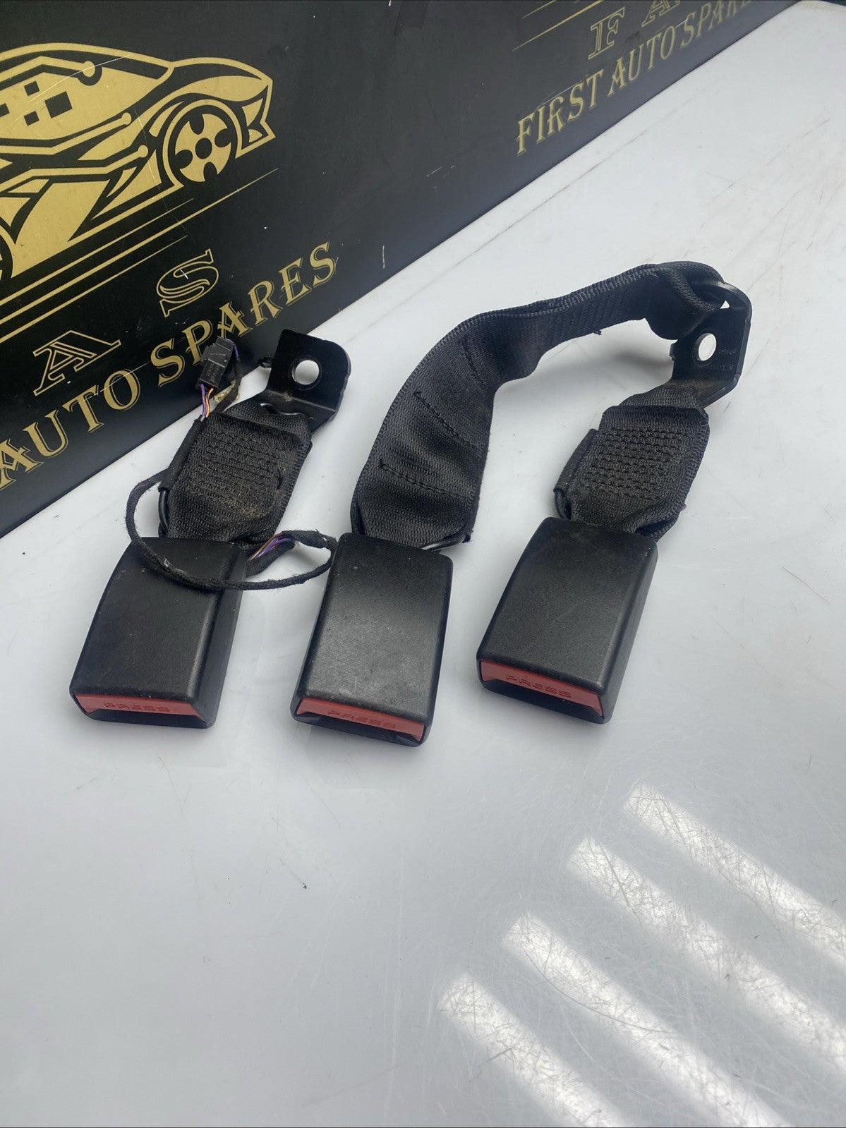GENUINE BMW 1 3 SERIES F21 F30 F31 F80 REAR SEAT BELT BUCKLE SET 7266352 7355471