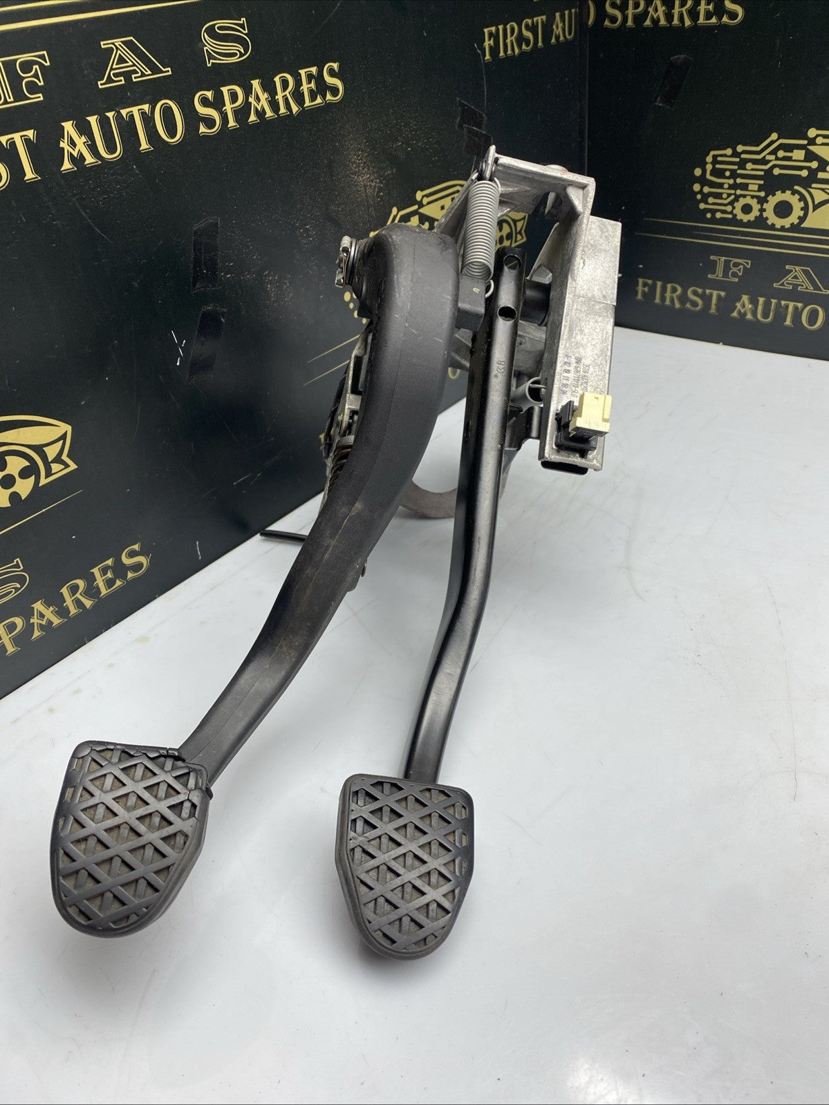BMW 1 SERIES  F20 F21 2012 Pedal assembly box foot controls 6762250