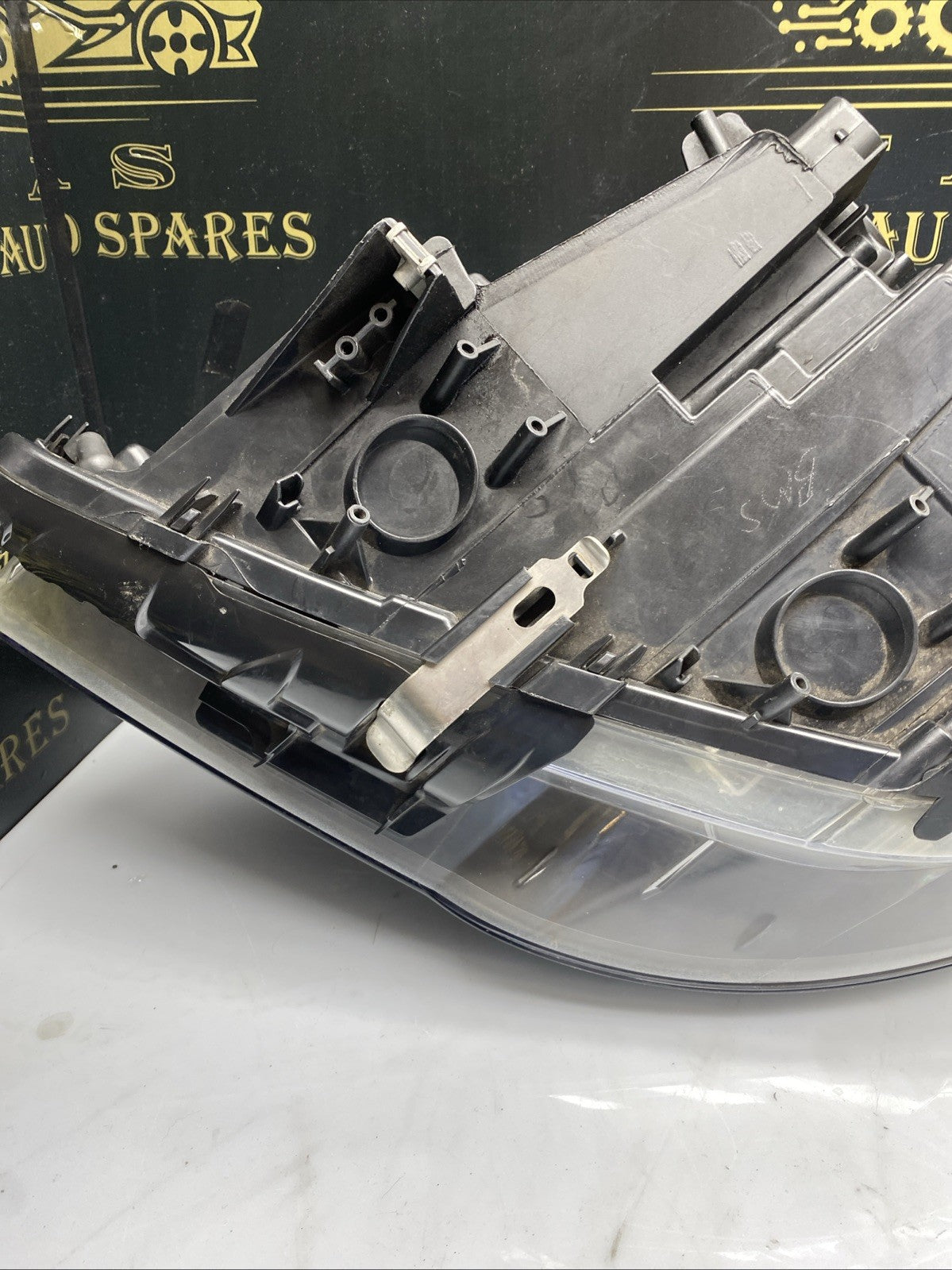 BMW 5 SERIES 2010-2013 HEADLIGHT DRIVER RIGHT SIDE 1LL010131-04 (P70)