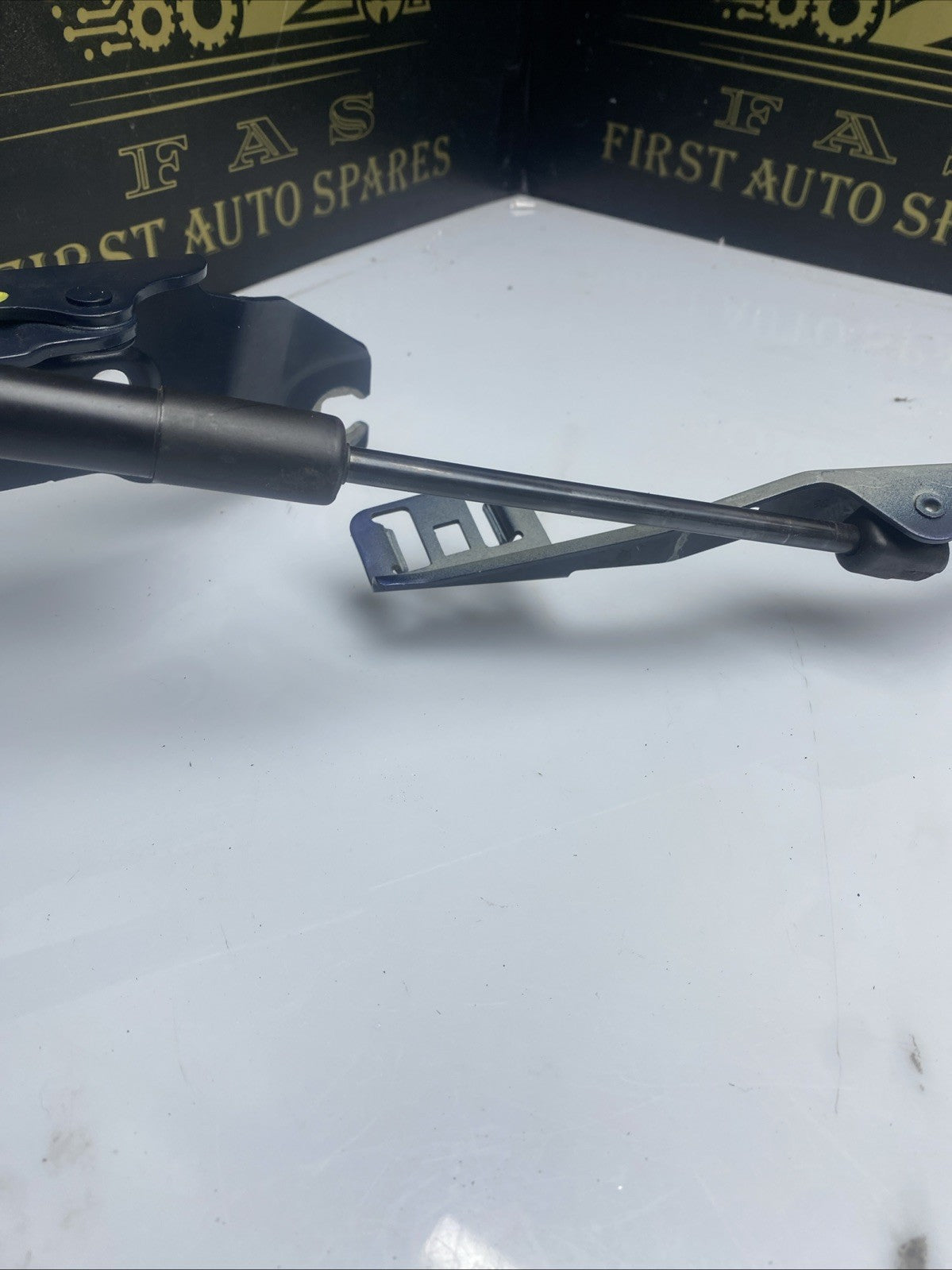 BMW 2 SERIES F45 F46 2015-2021 BONNET HINGE AND ACTUATOR LEFT N/S PASSENGER