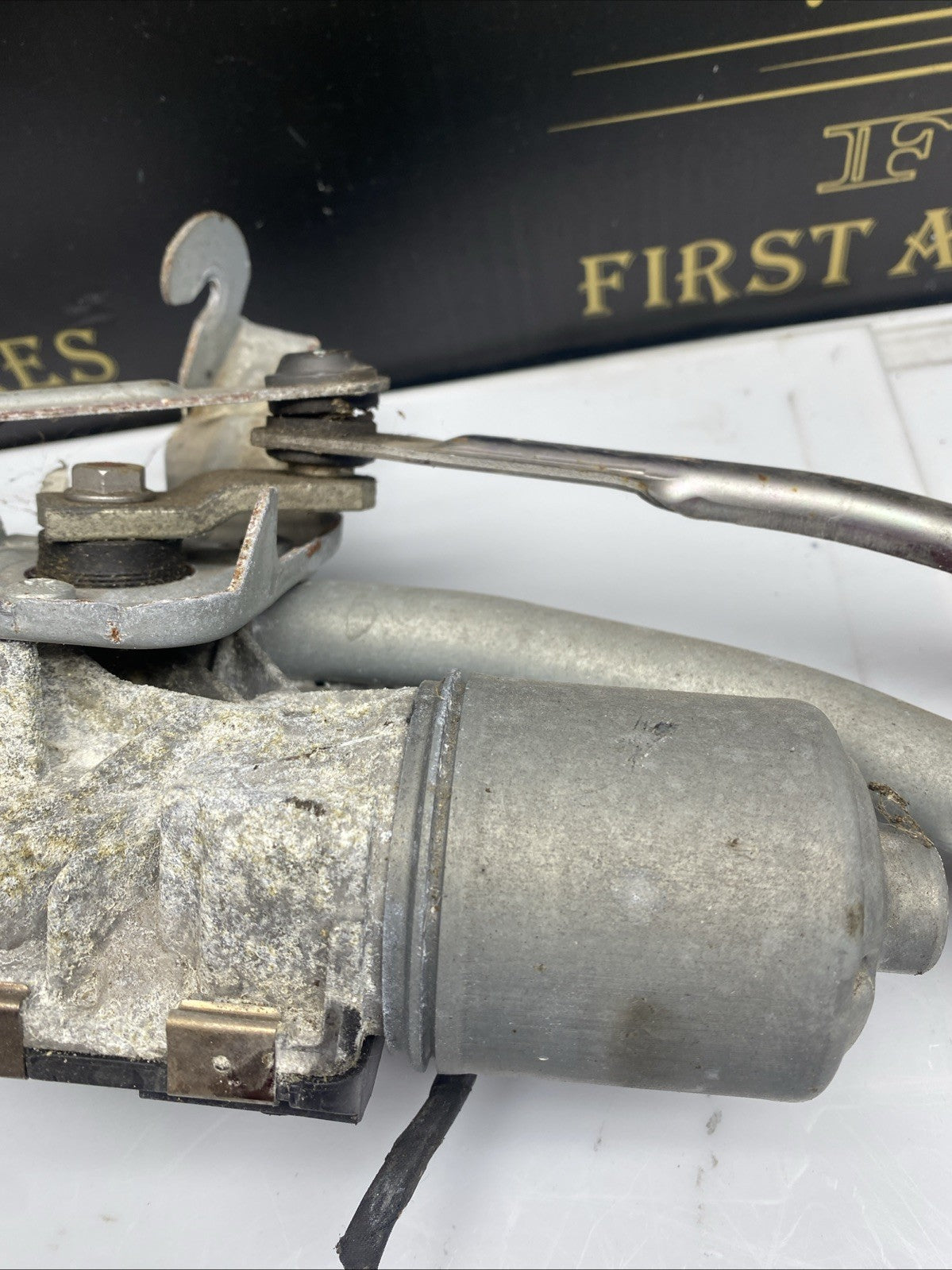 BMW 5 Series F10 F11 Front Windscreen Wiper Motor & Linkage  7308772