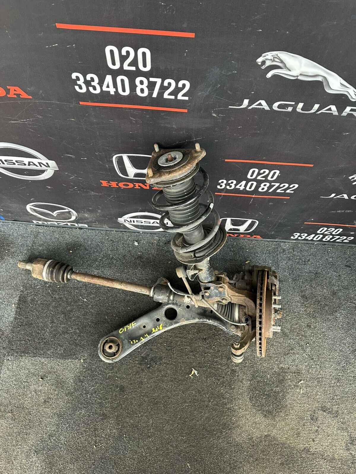 Hyundai i30 MK2 Petrol 1.4 Drivers Side Front Complete Suspension  leg