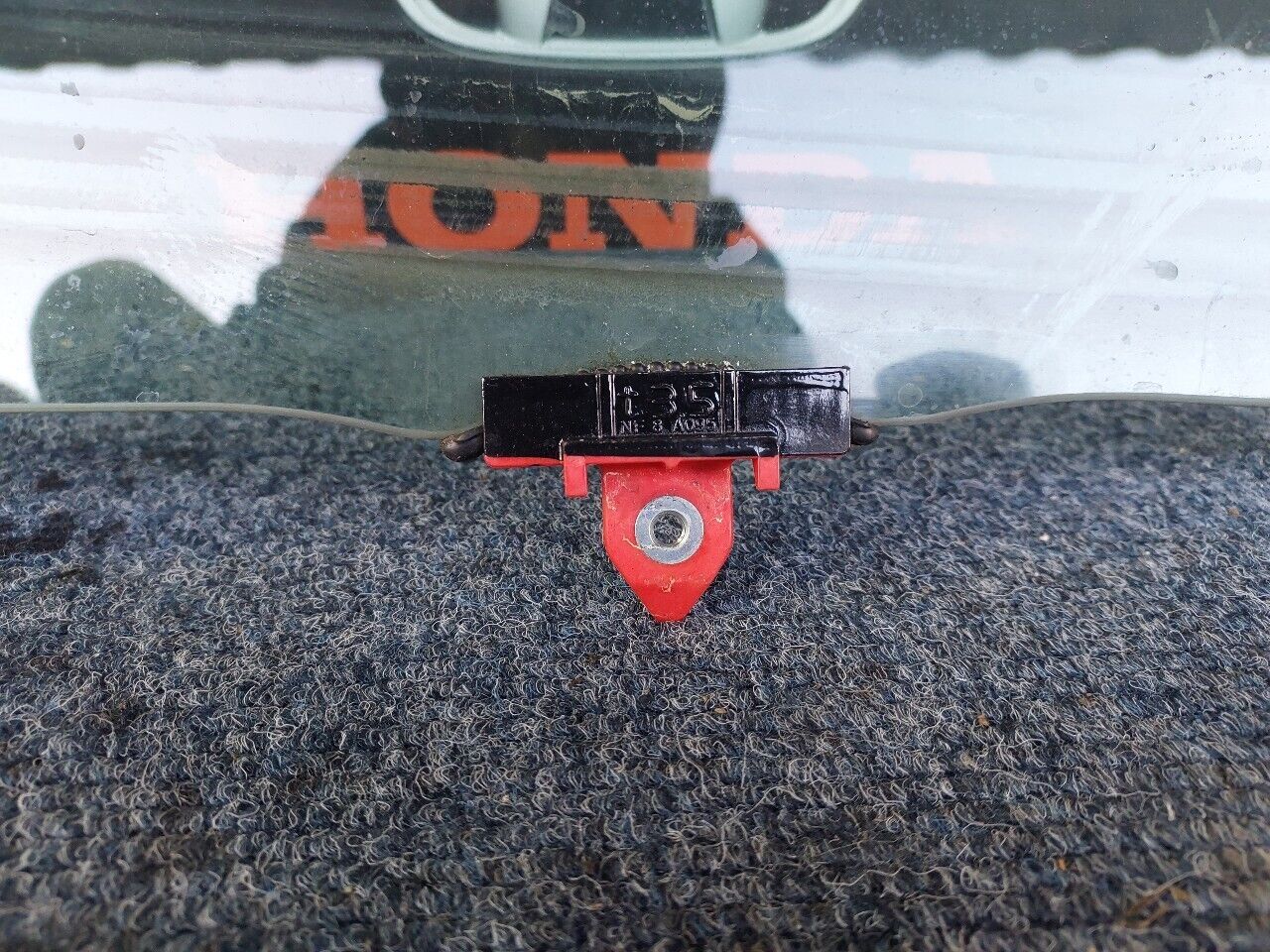 TOYOTA YARIS N/S FRONT WINDOW GLASS 2013 TO 19