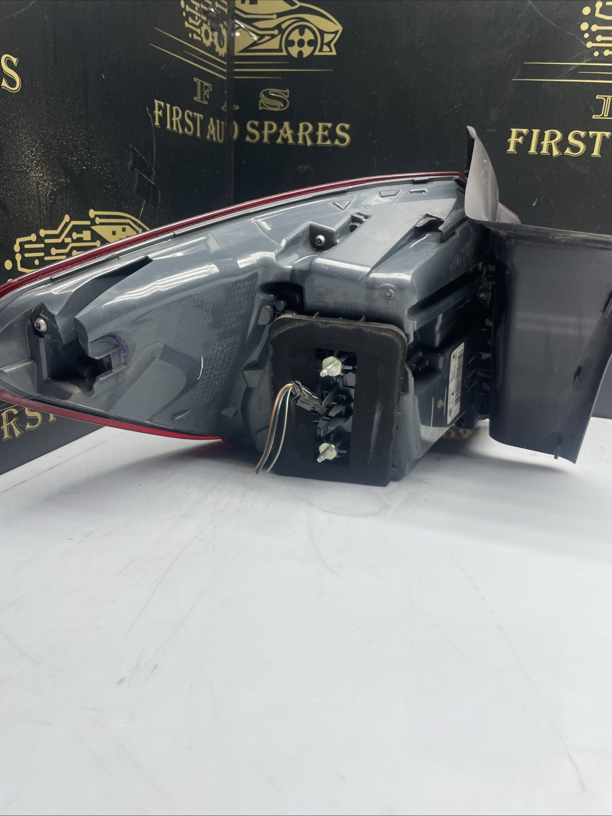 GENUINE BMW X6 F16 2015 - 2019 REAR RIGHT OUTER TAIL LIGHT DRIVER SIDE 7314860
