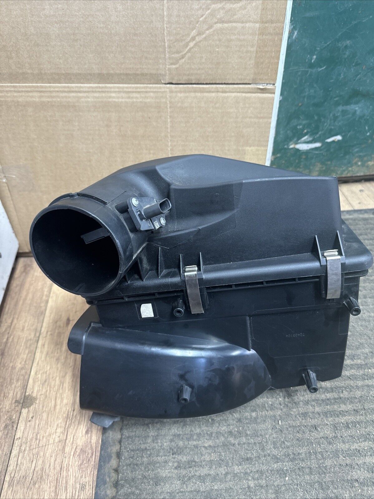 BMW 3 SERIES G20 INTAKE SILENCER AIR INTAKE BOX 18026310