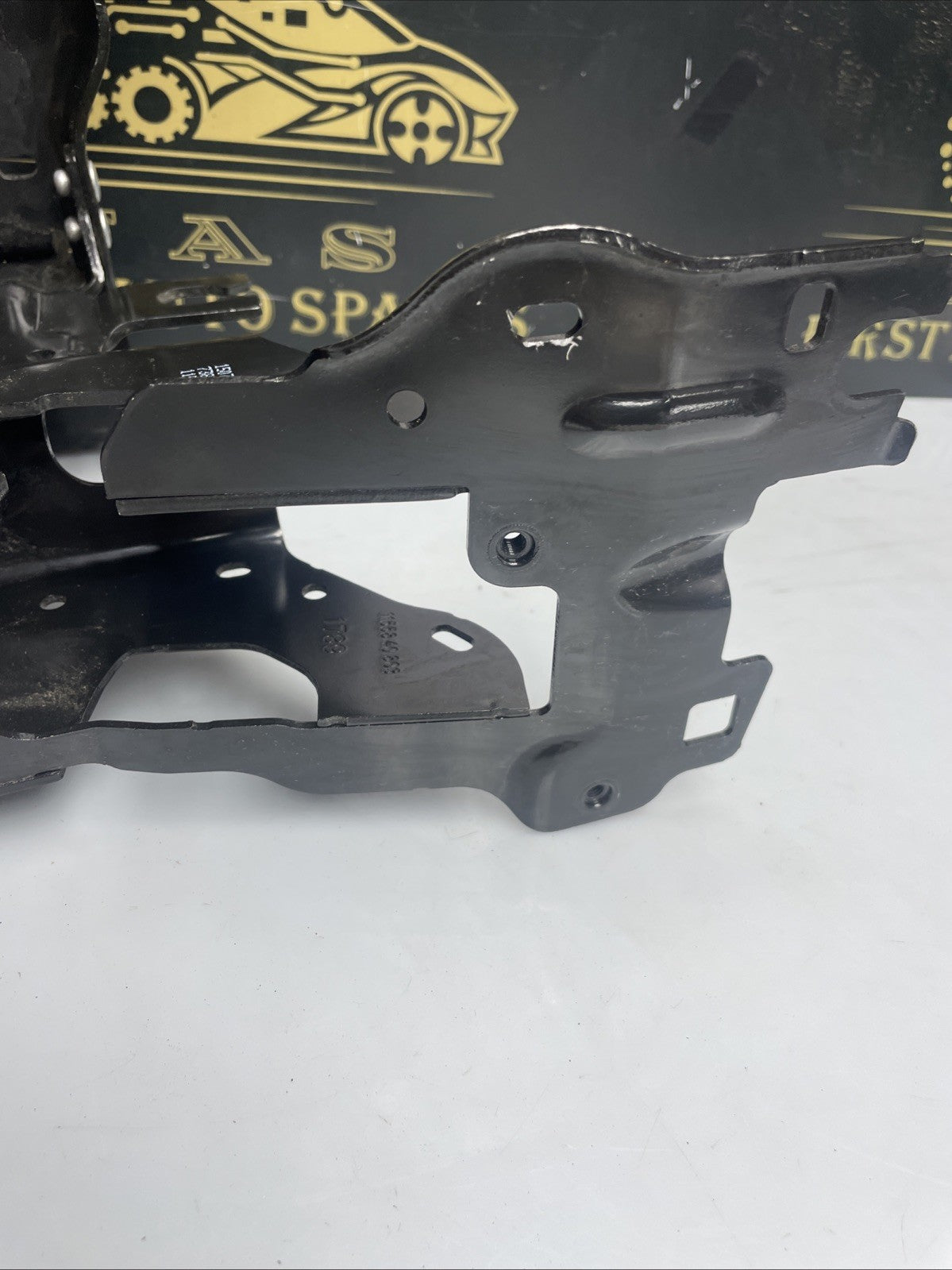 BMW 5 G30 G31 G38 2019 Front right headlight headlamp mounting bracket 7383858