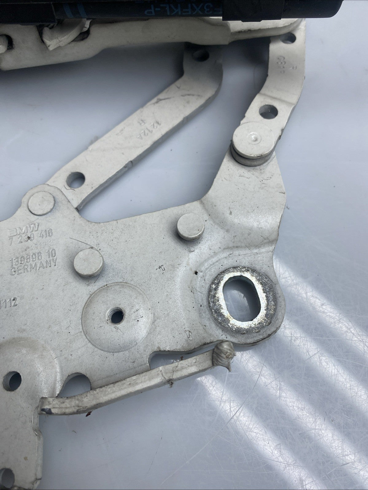 BMW 1 Series Right Driver OS Bonnet Hinge 13989610 F21 2011-2015