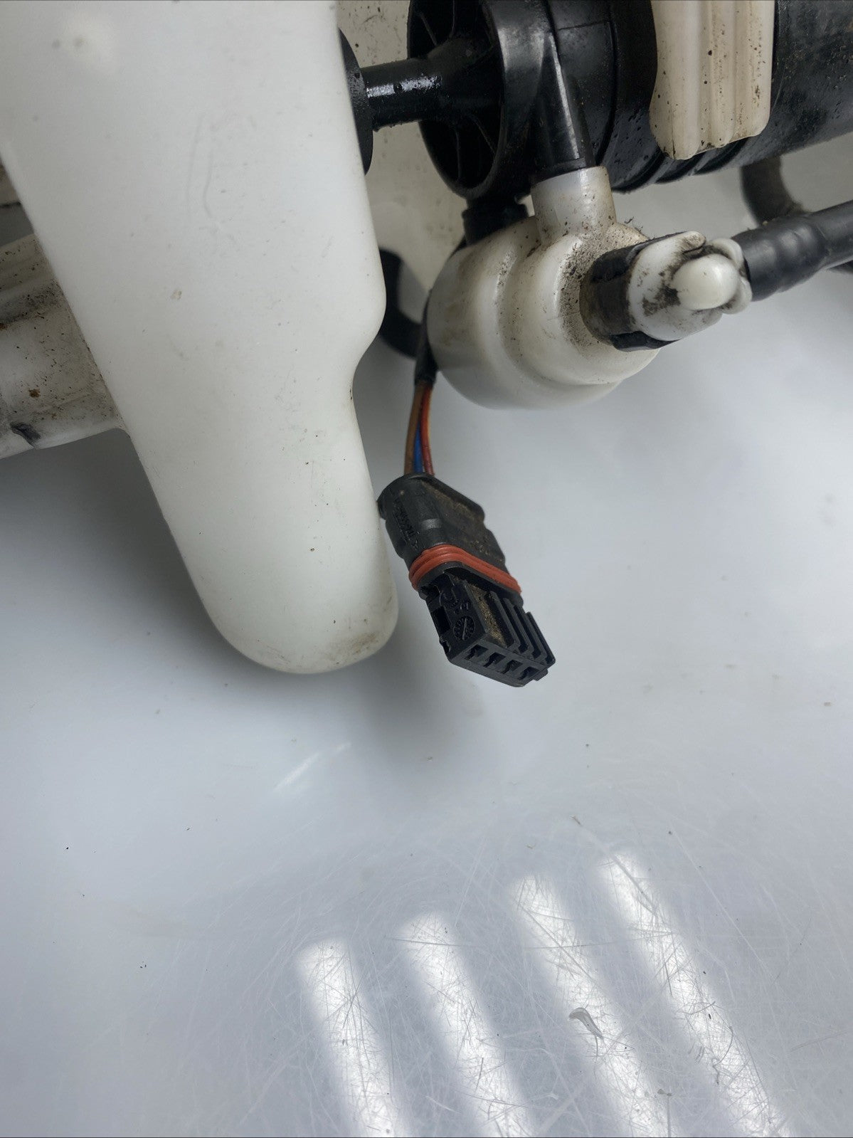 BMW 2 SERIES F45 WINDSCREEN WASHER BOTTLE TANK RESERVOIR 7331418