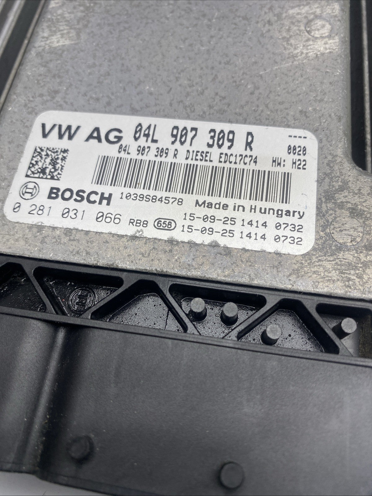 Volkswagen PASSAT B8 04L907309R Engine control unit module ECU OER8067