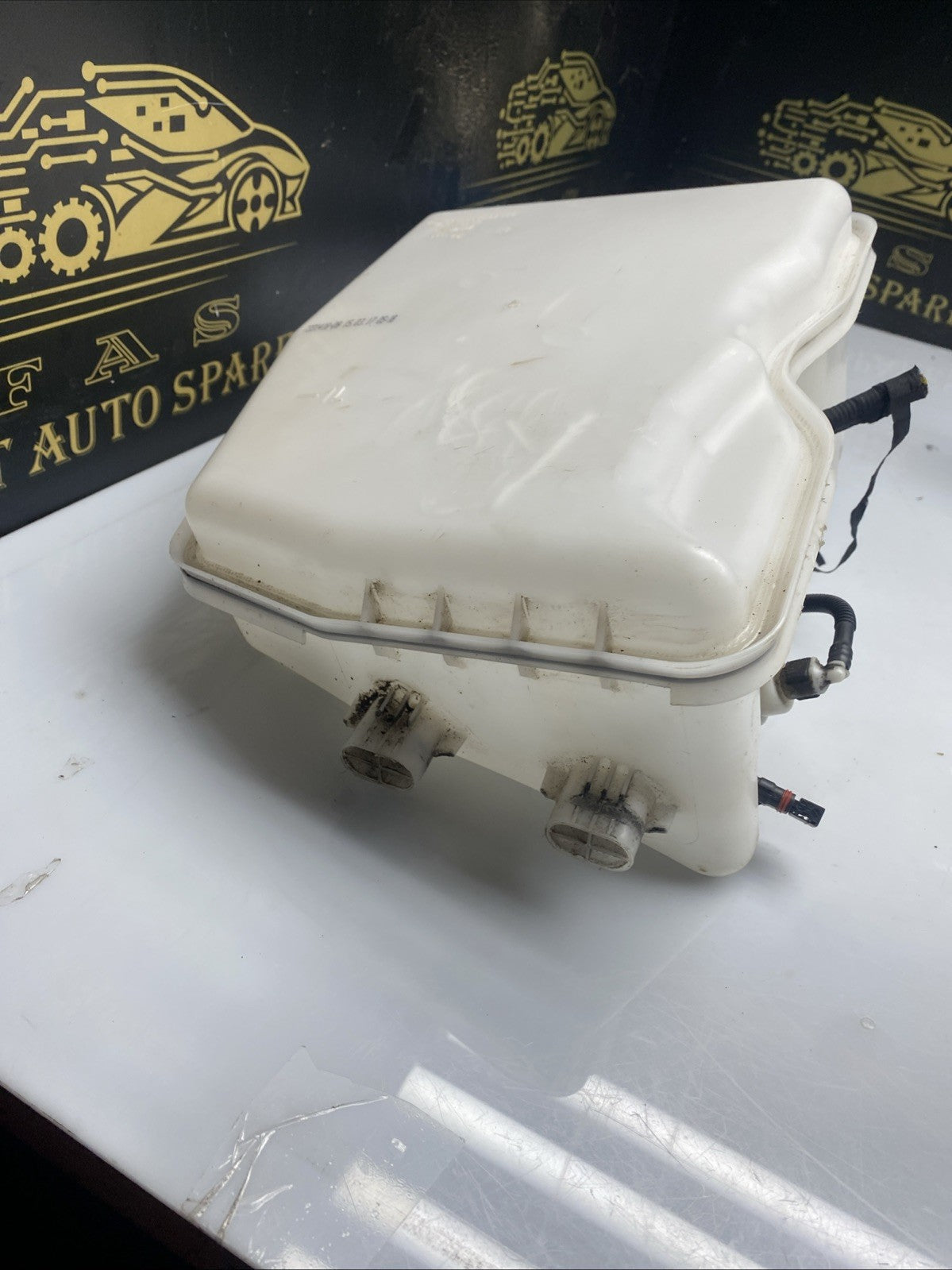 BMW 2 SERIES F45 WINDSCREEN WASHER BOTTLE TANK RESERVOIR 7331418