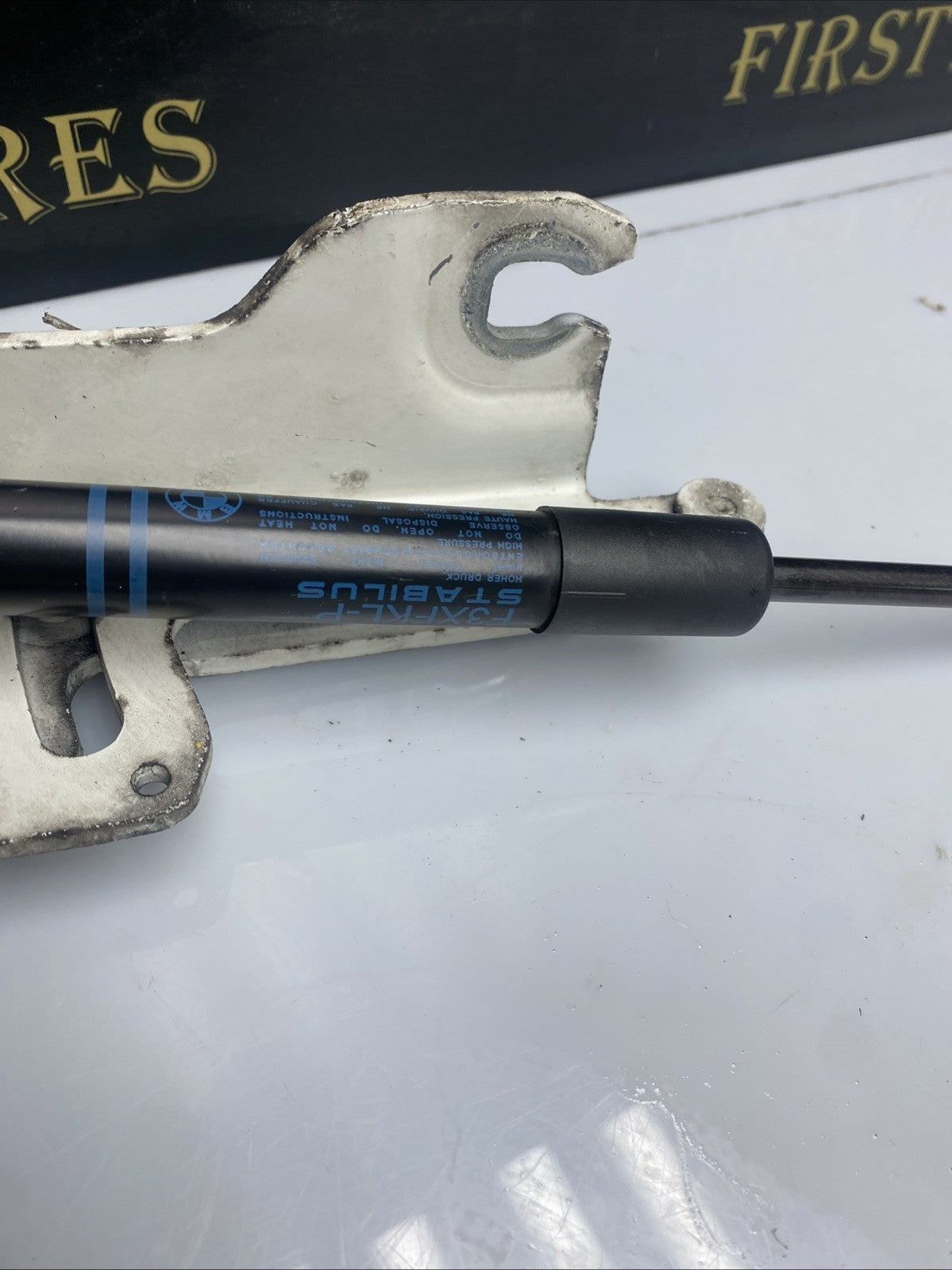 BMW 1 SERIES BONNET HINGE FRONT LEFT PASSENGER SIDE F20 2011-2015
