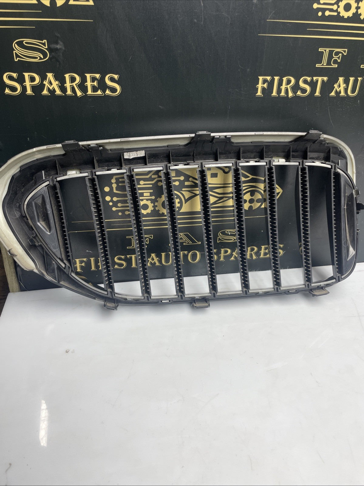BMW 5 G30 Front Left Grill 7383519 2016 25615766