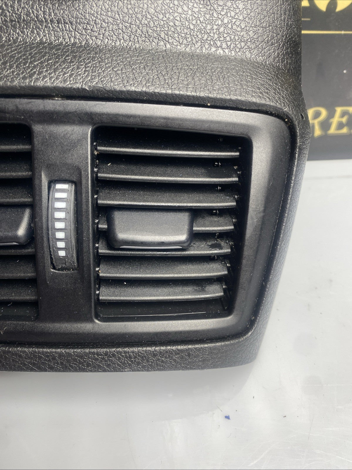 BMW 2 F45 2015 Rear air vent grill 9319567 DVV22869