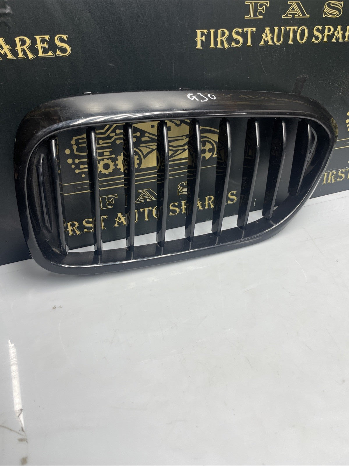BMW 5 G30 Front Left Grill 7383519 2016 25615766