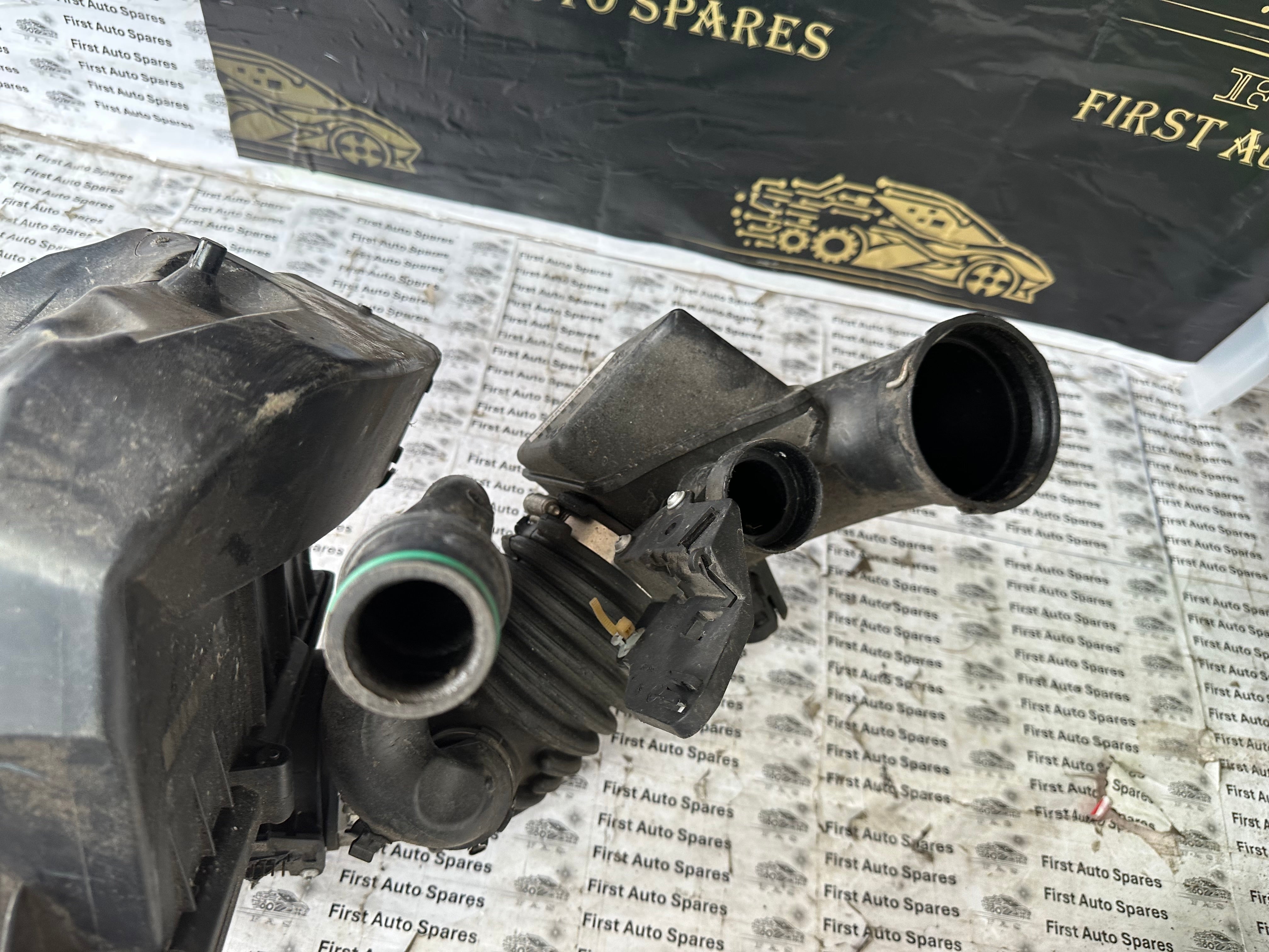 BMW G-Series Intake Silencer with Air Intake Pipe (8620945-04) (8571705)