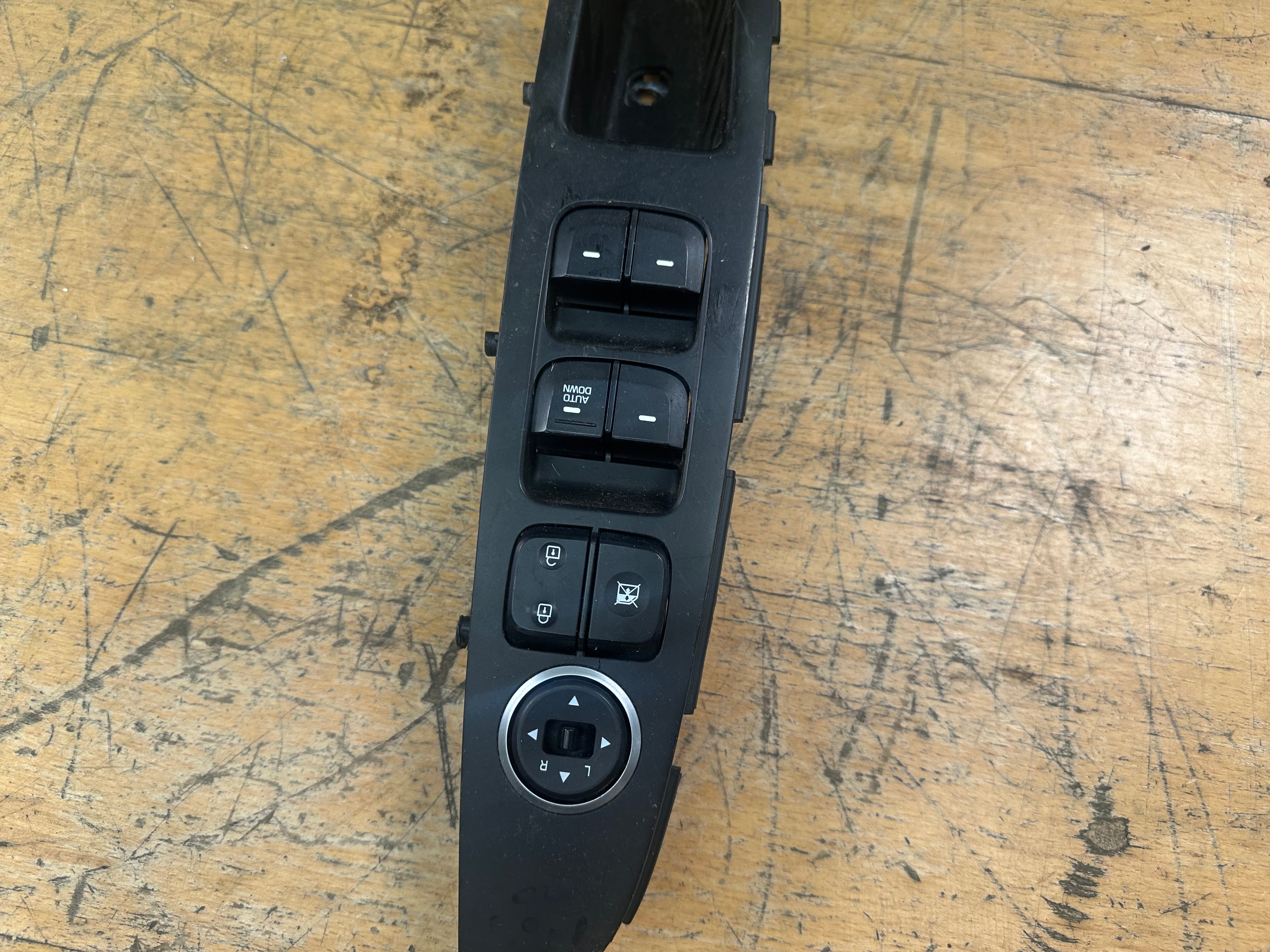 Hyundai i10 2016 O/S/F Driver Right Front Window Control Switch (82740-B9030)